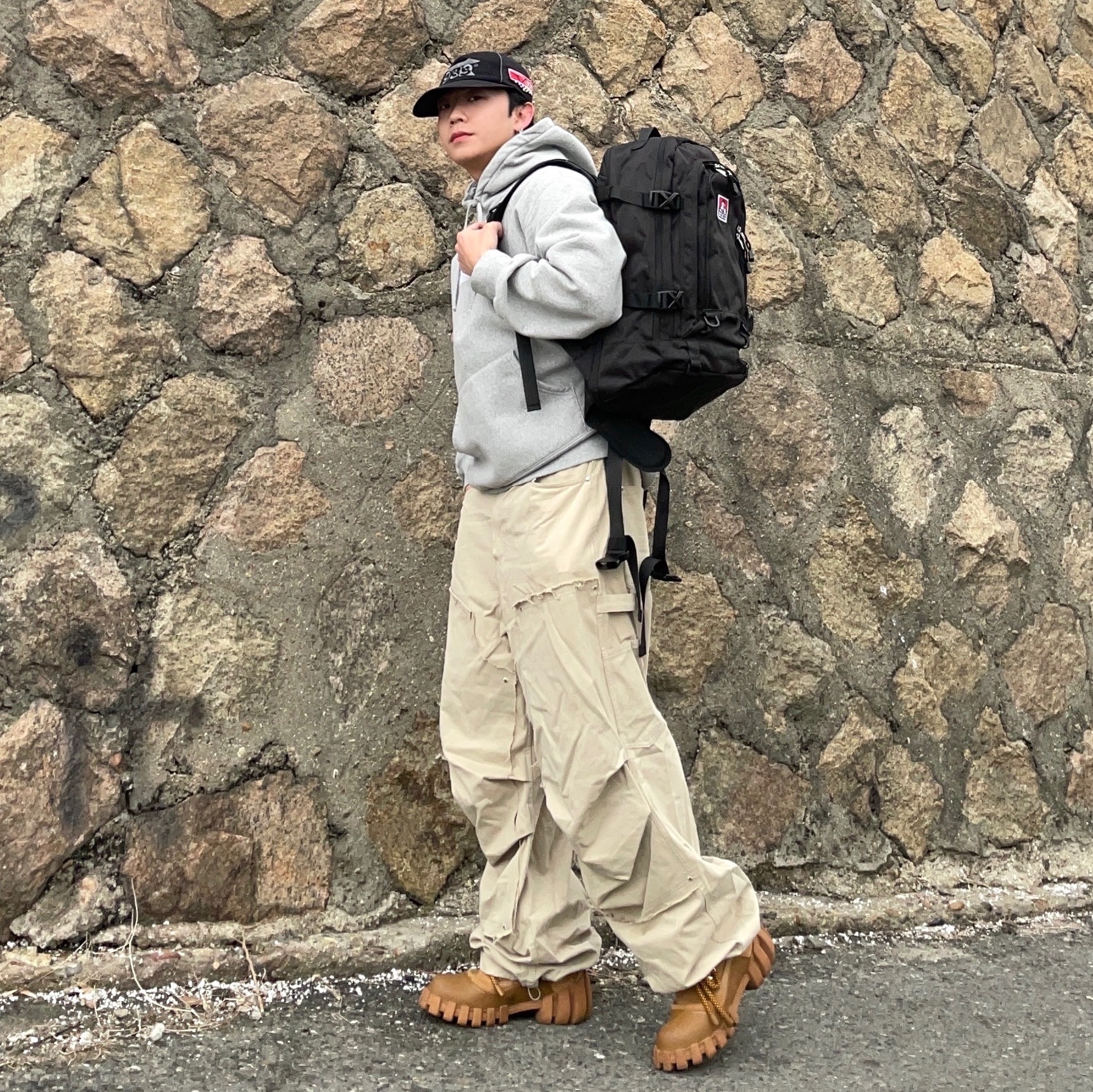 Ben Davis Original Camp Backpack 40L Black 착용 스타일 - 1