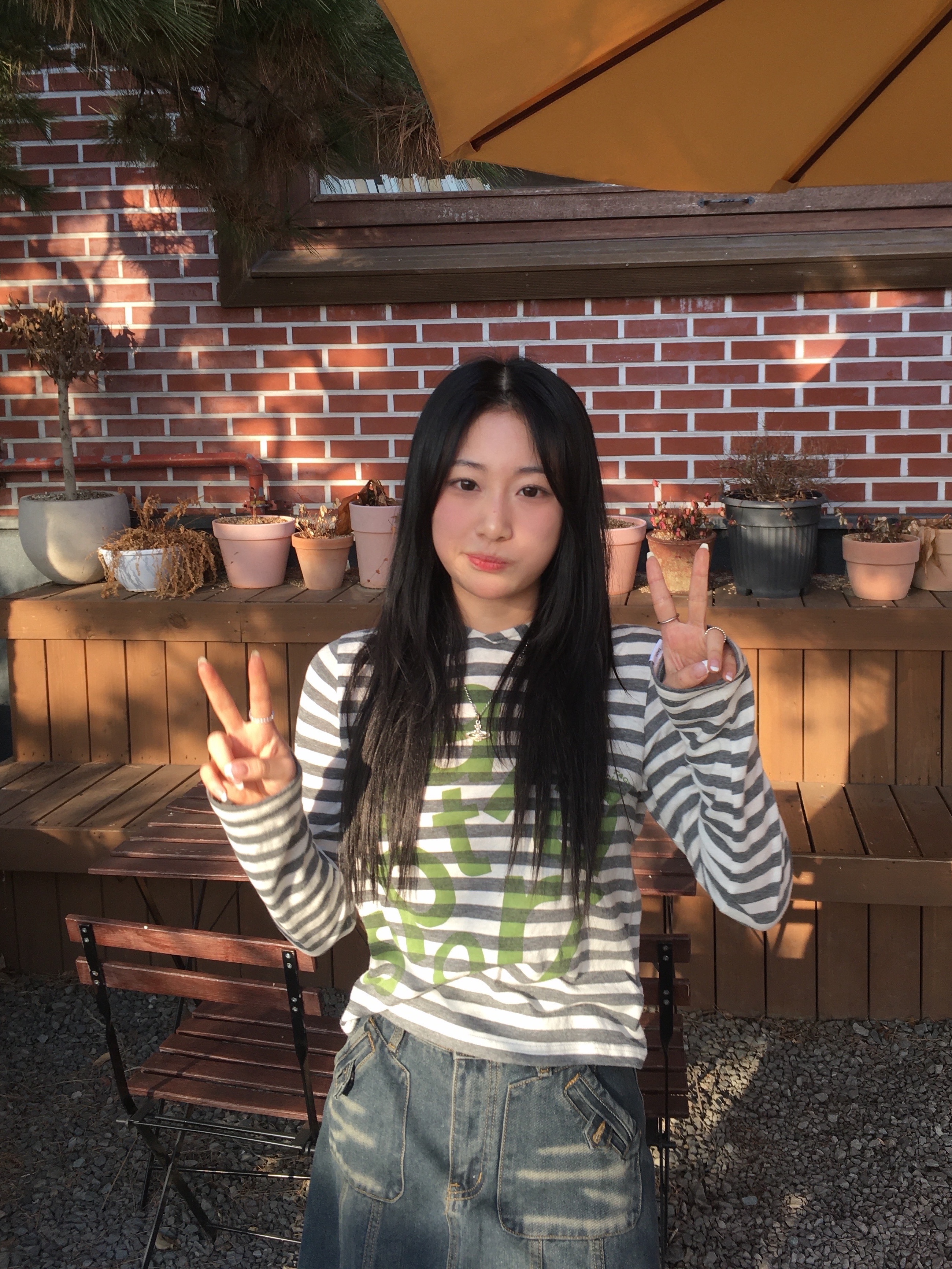 [KREAM 단독] Safarispot 1/2 Ticketing Stripe Border Hoodie Gray 착용 스타일 - 2