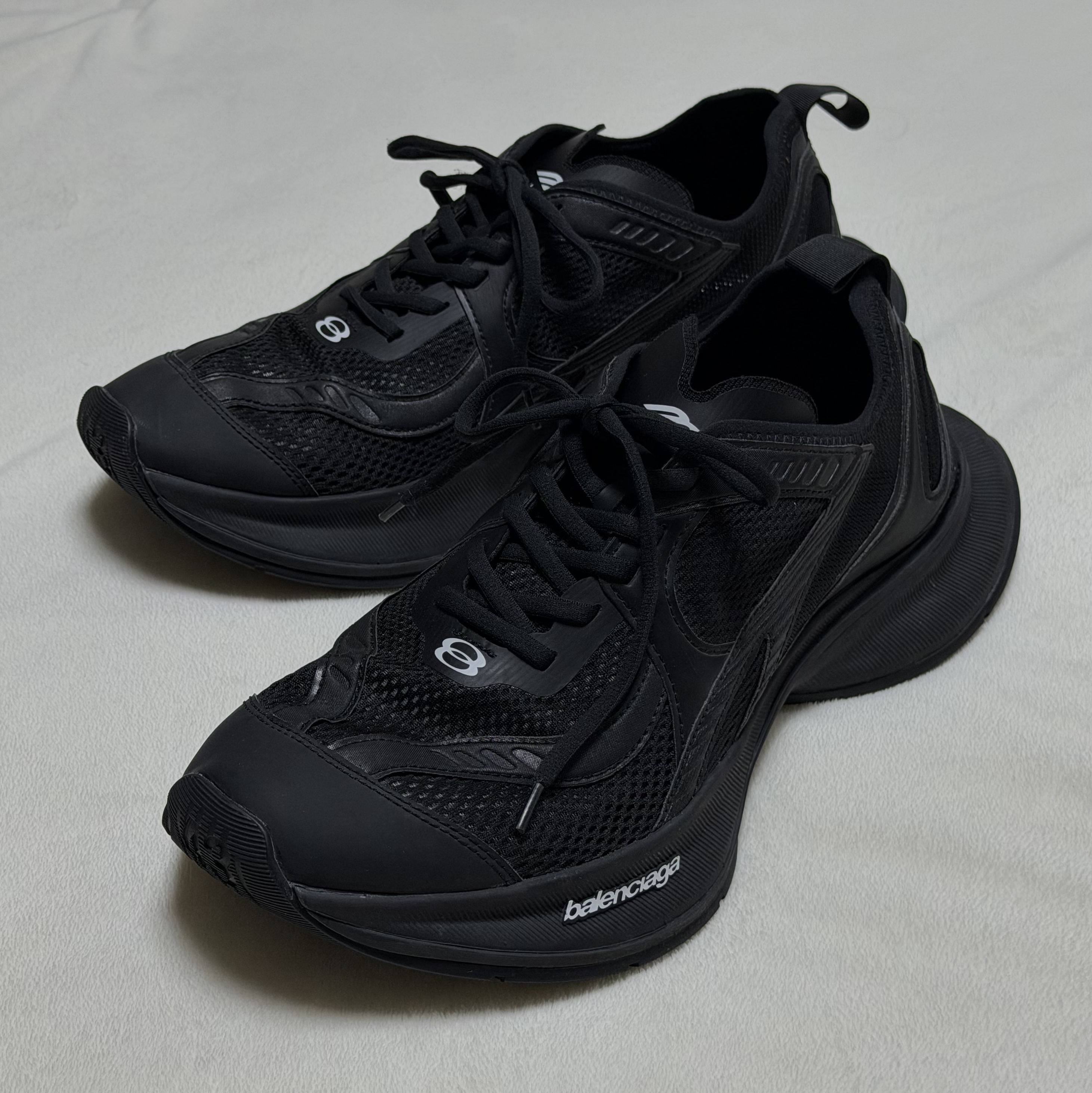 Balenciaga Circuit Sneaker Black 착용 스타일