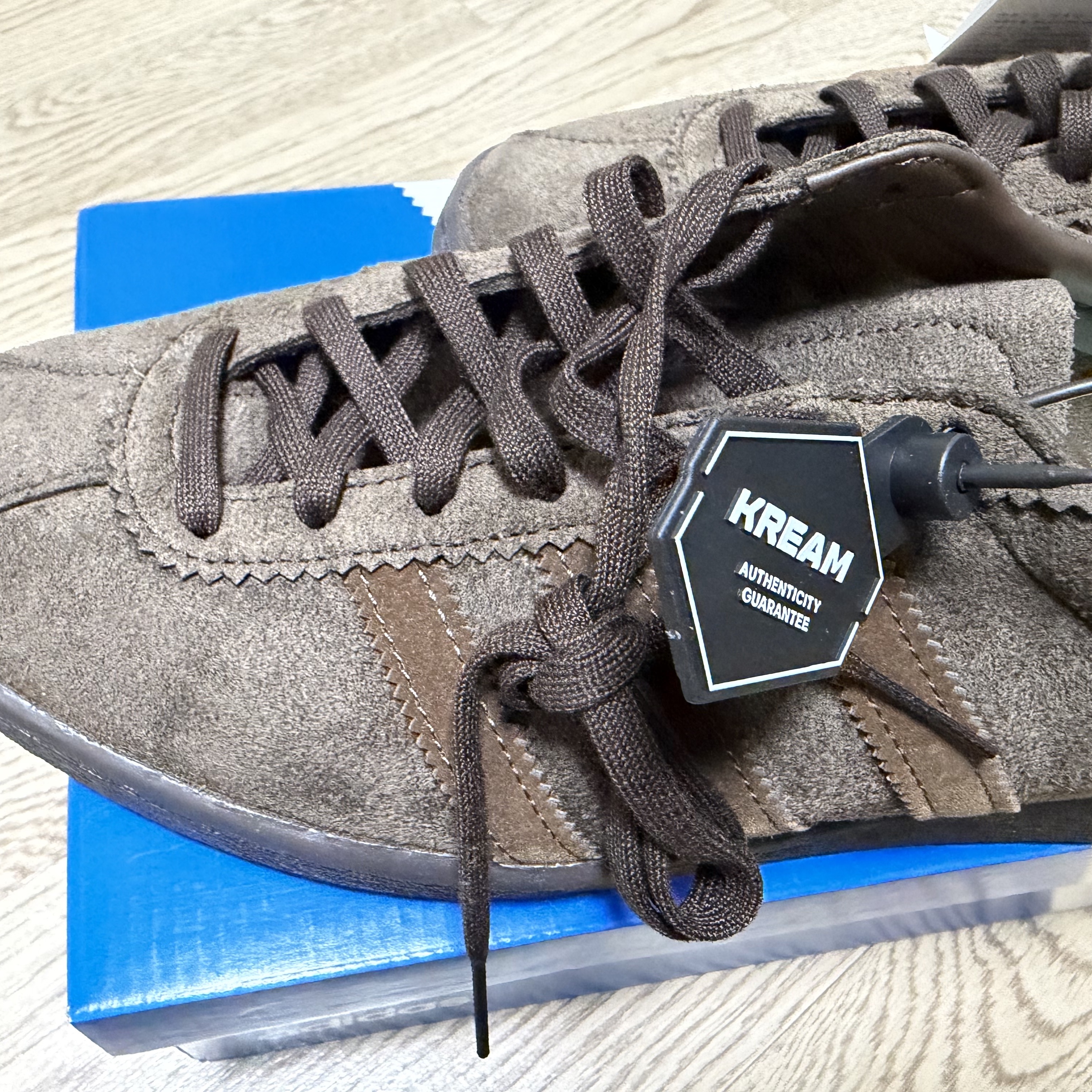 Adidas Tobacco Gruen Dark Brown 착용 스타일 - 4