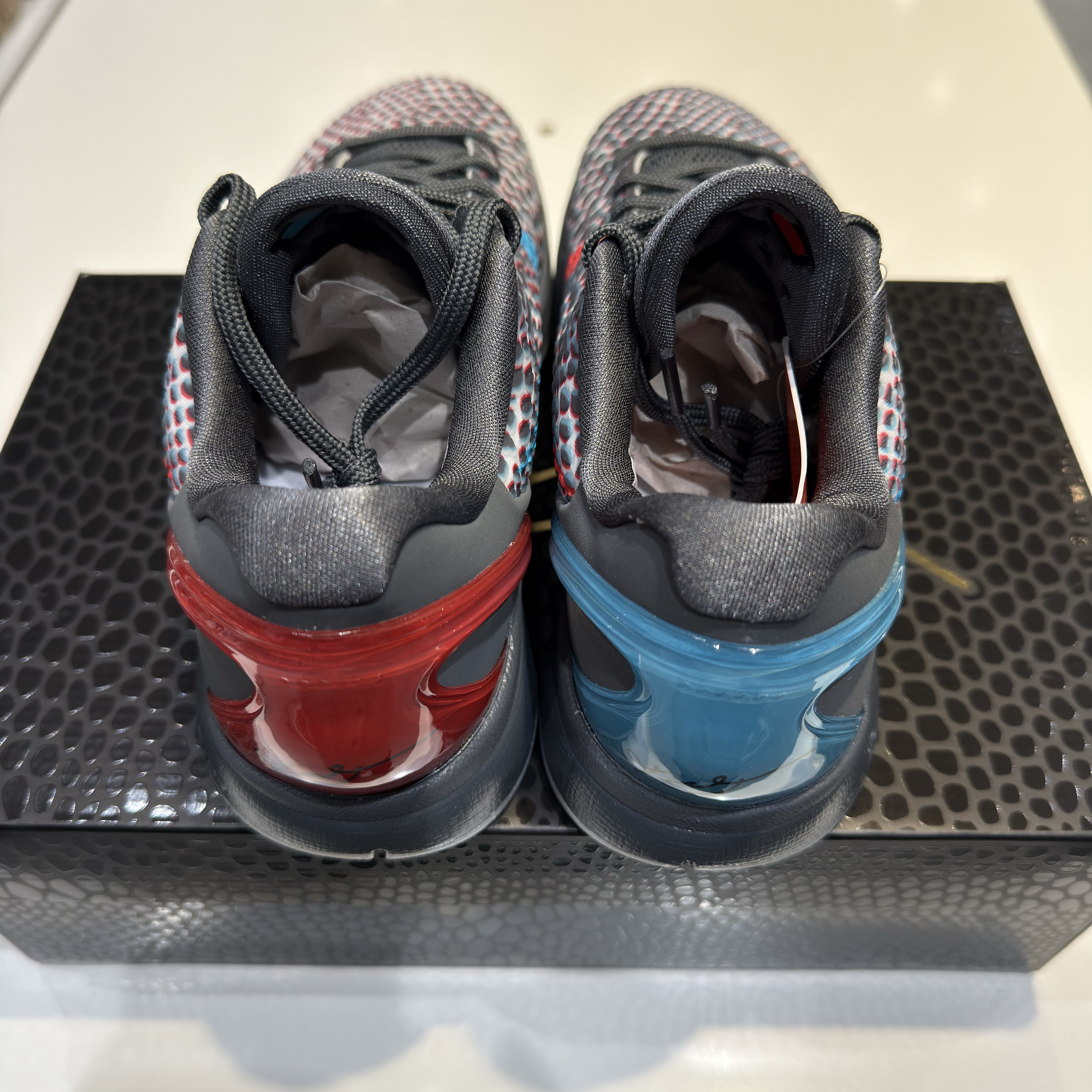 Nike Kobe 6 Protro 3D Dark Grey Chlorine Blue 착용 스타일 - 3