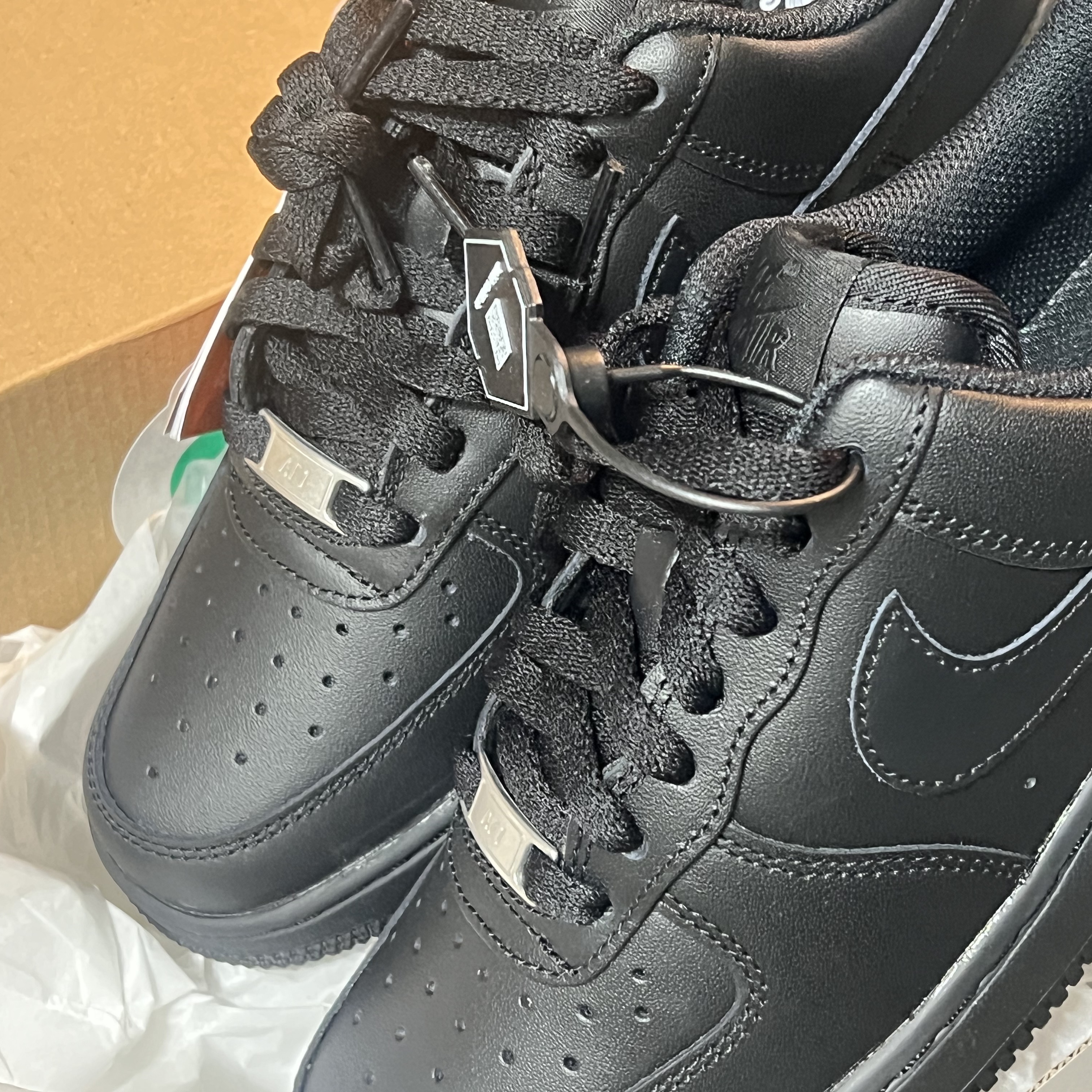 (W) Nike Air Force 1 '07 Low Triple Black 착용 스타일