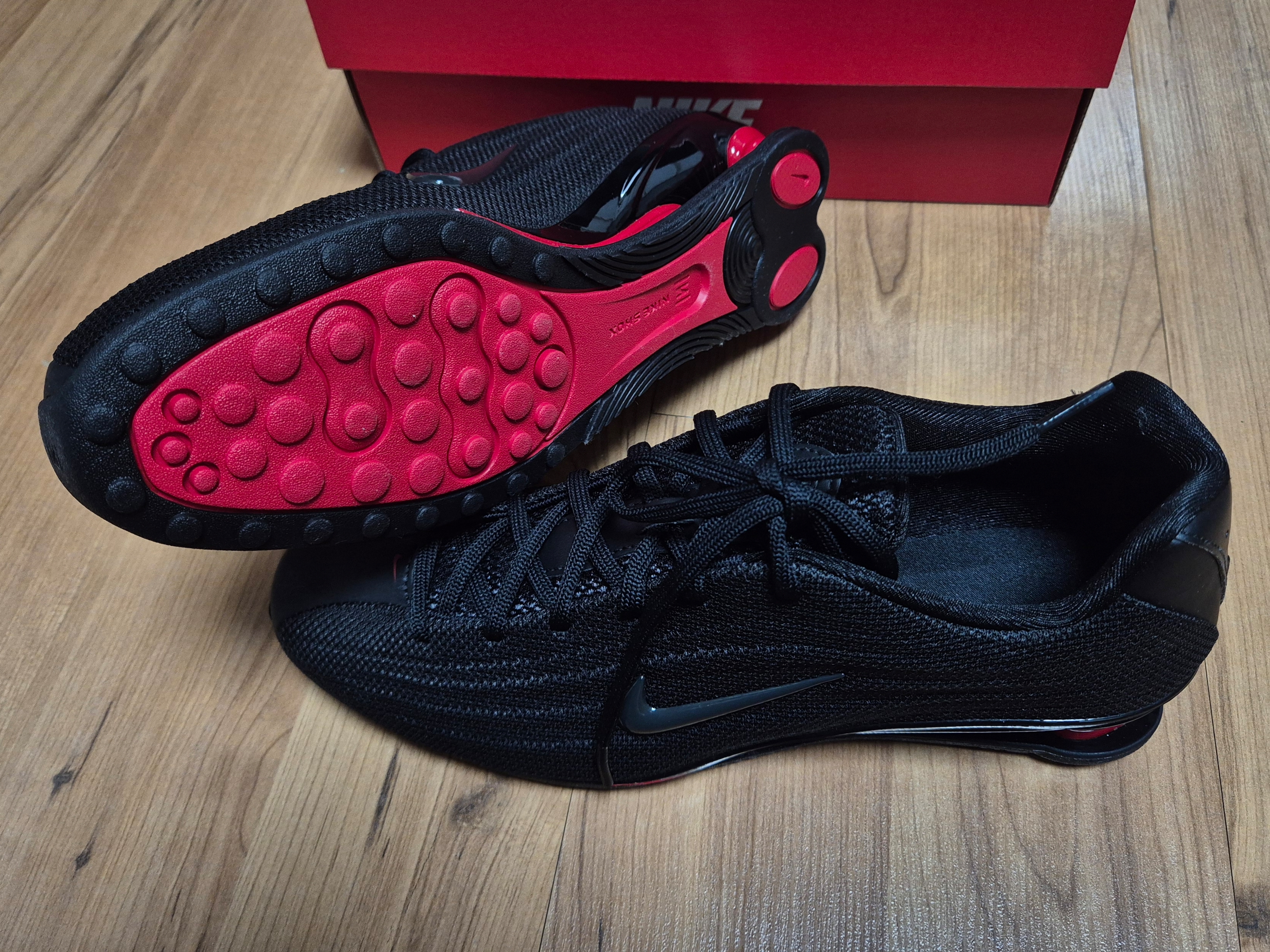 (W) Nike Shox Z Black University Red 착용 스타일 - 2