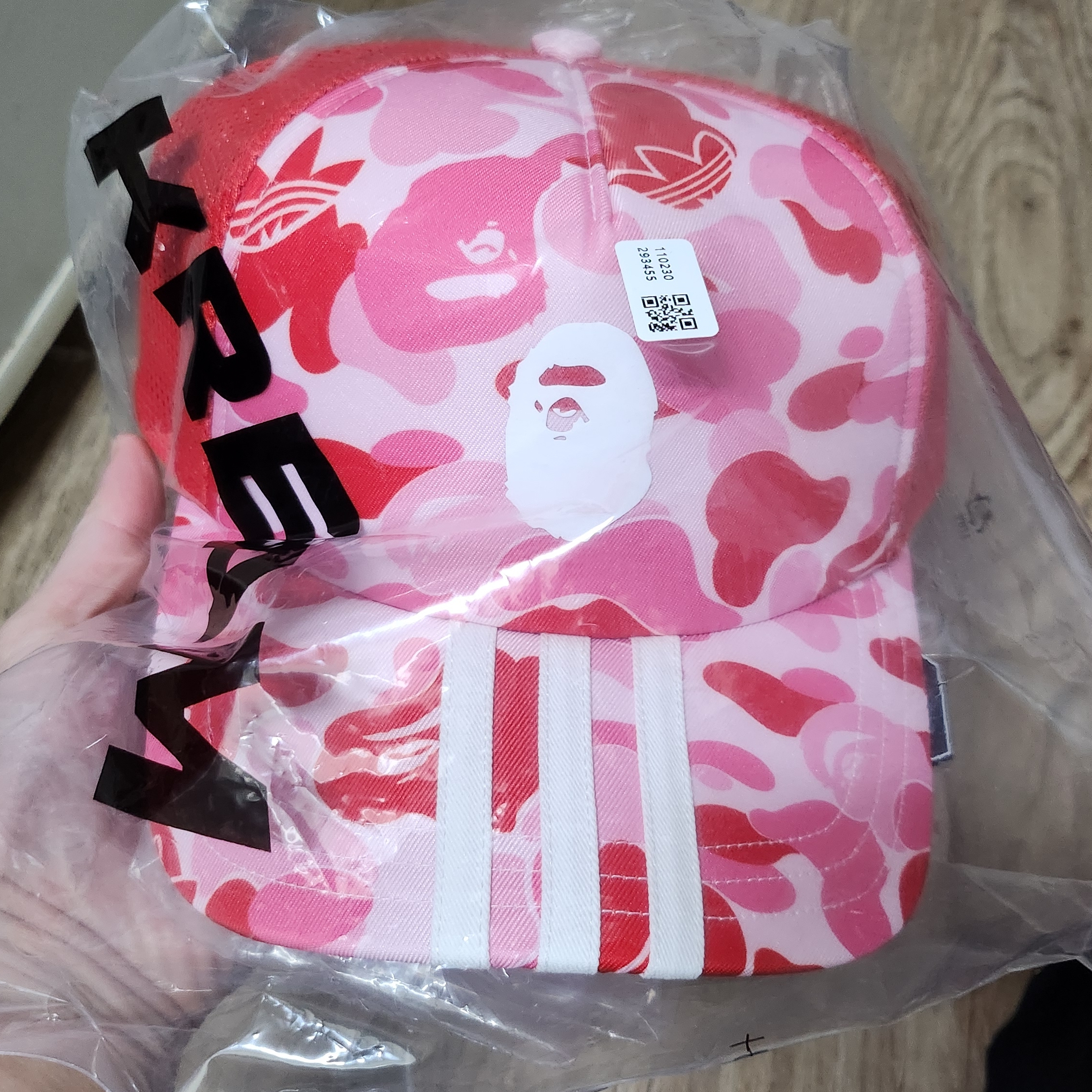 Adidas x BAPE Trucker Cap Clear Pink 착용 스타일 - 4