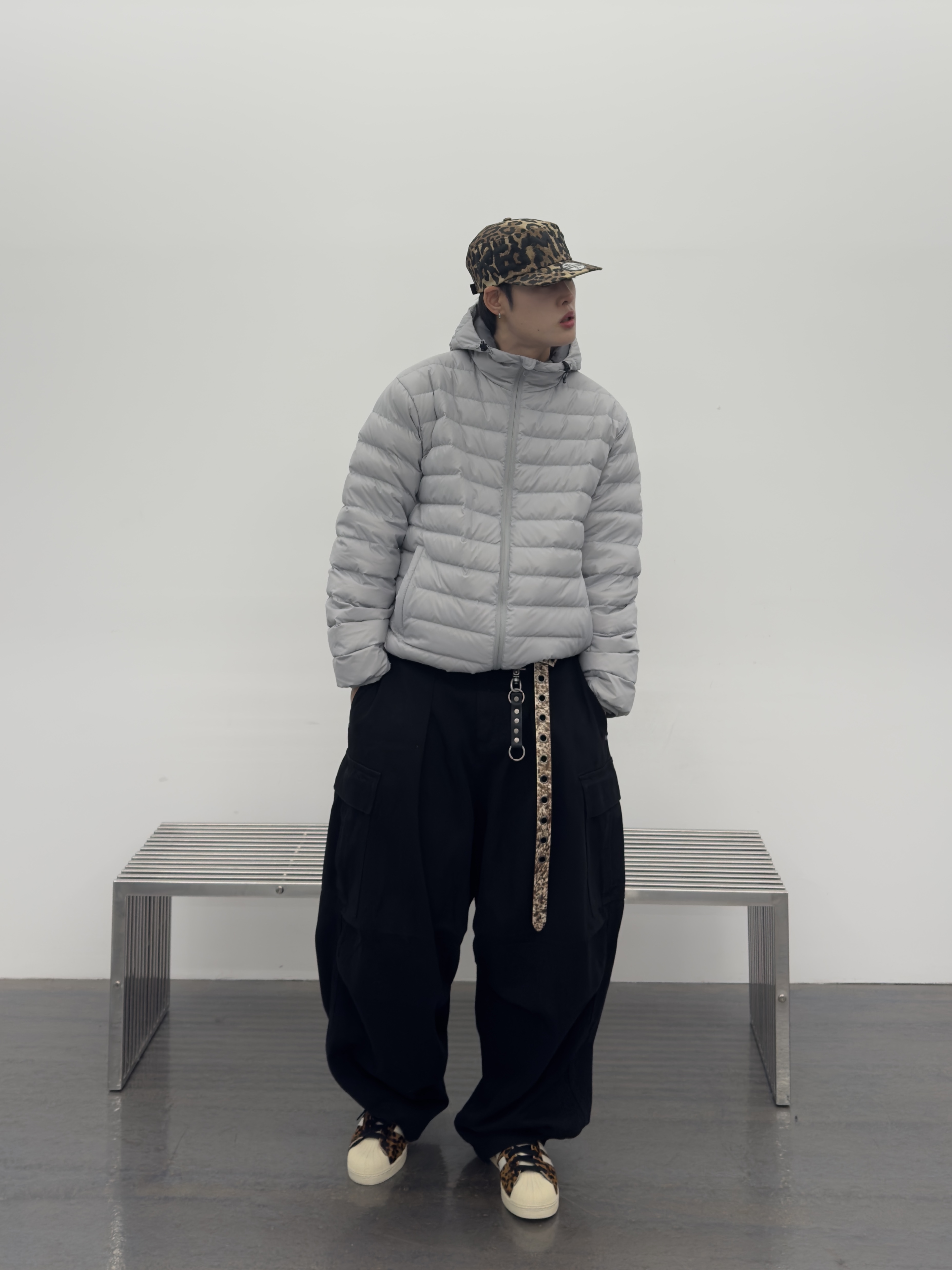 QT8 GARMENTS Duck Down Lightweight Jacket Light Grey 착용 스타일 - 3
