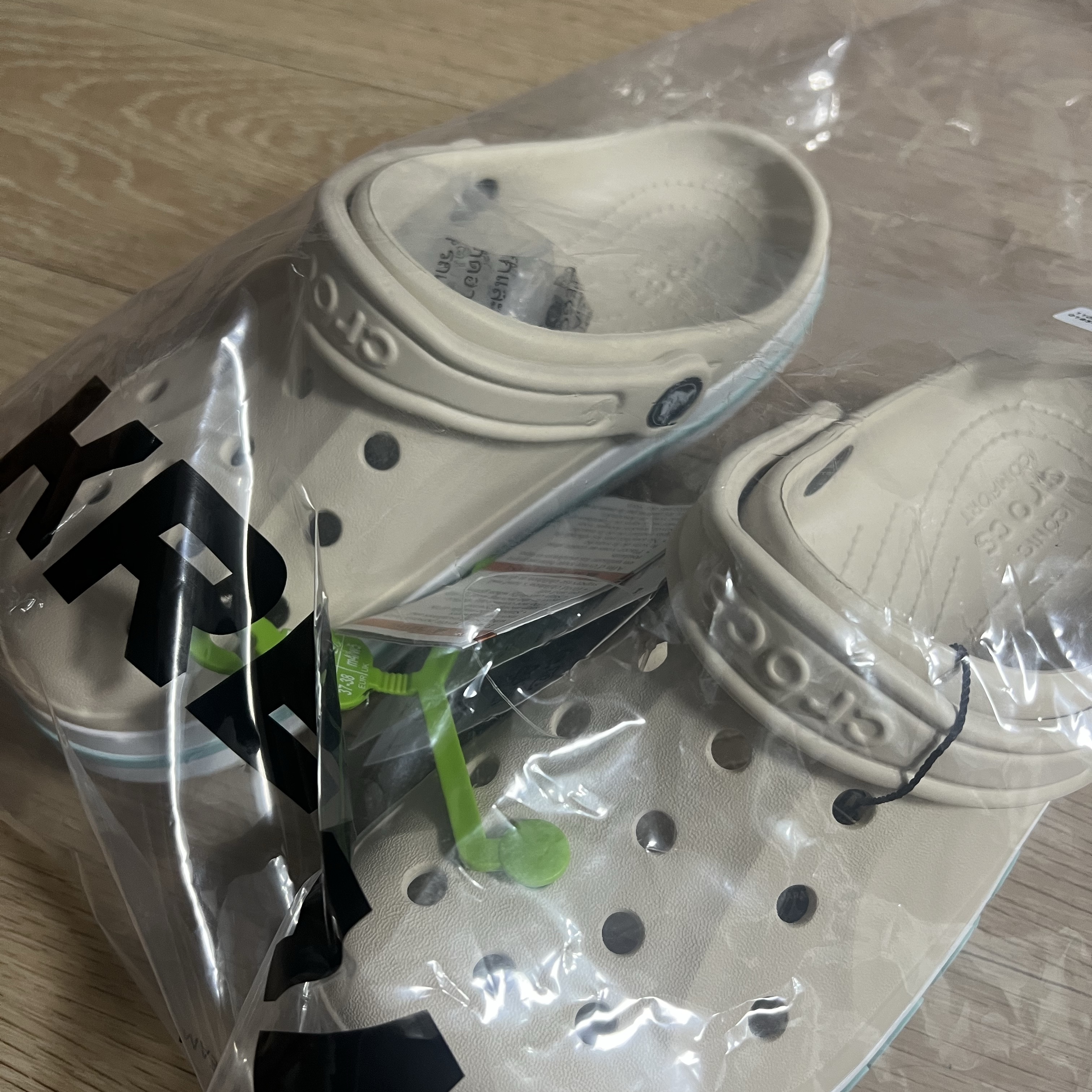 Crocs Bayaband Clog Winter White Multi 착용 스타일