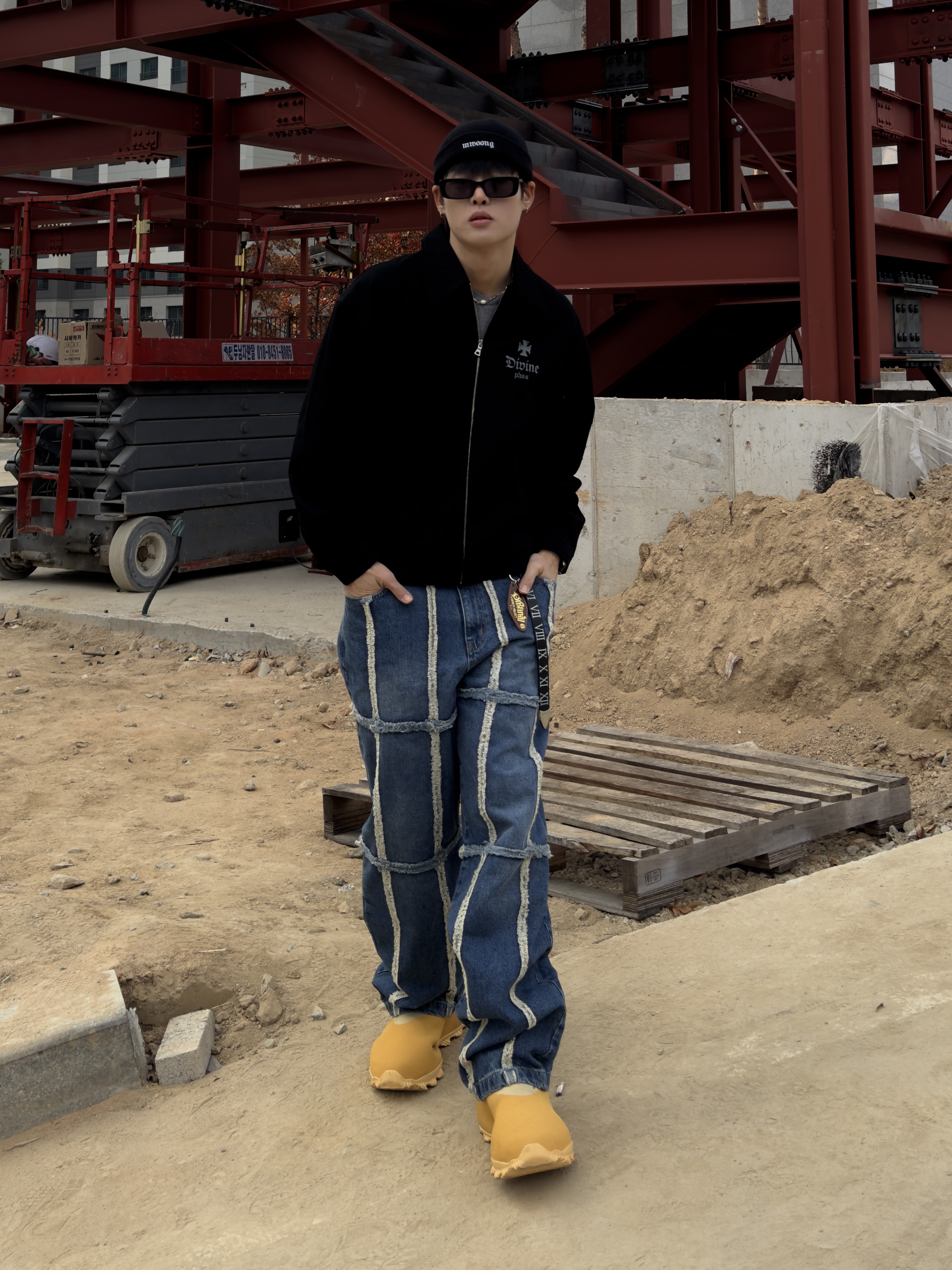 adidas Yeezy Knit RNR Boot Sulfur 착용 스타일 - 3
