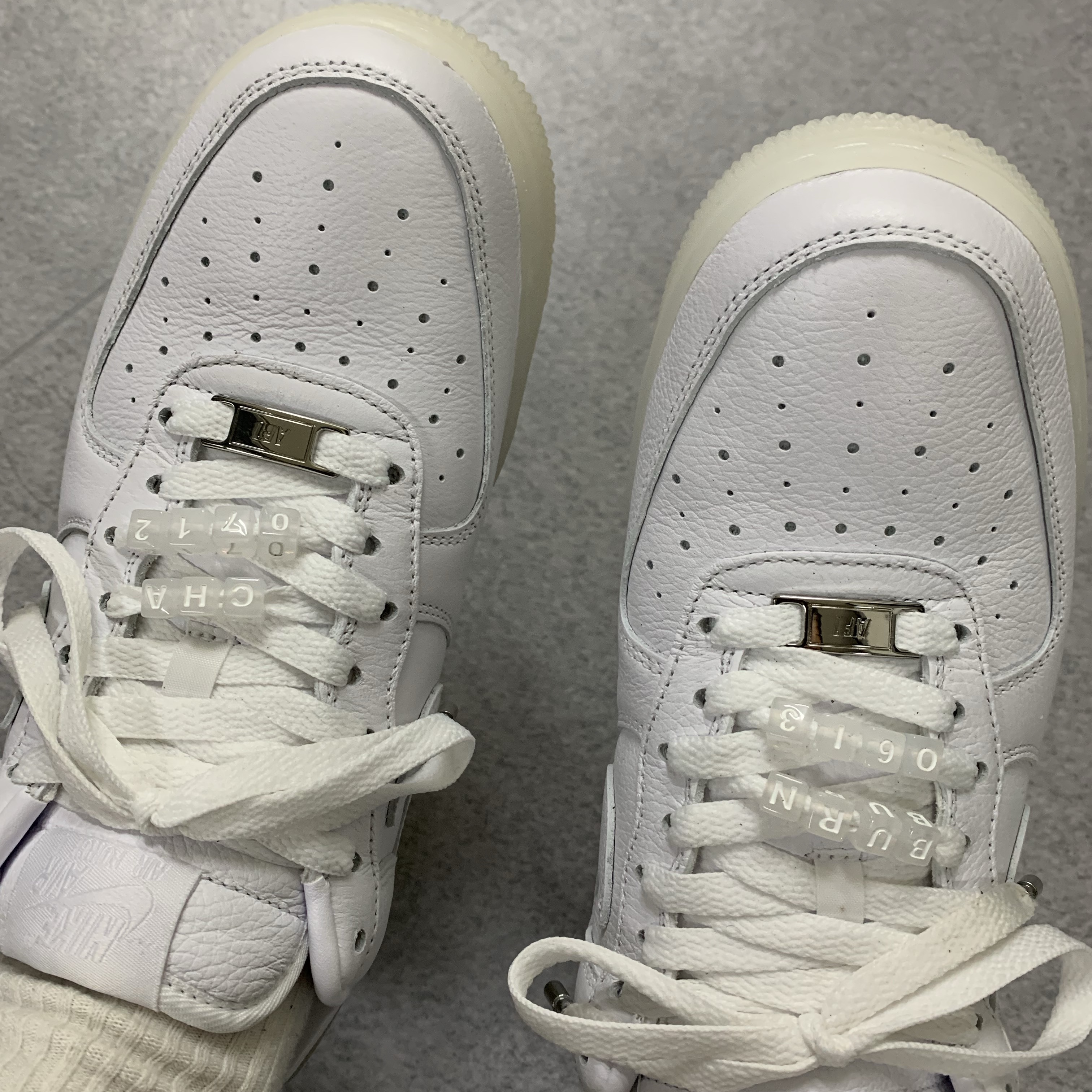 Nike x Drake Nocta Air Force 1 Low SP Certified Lover Boy White Cobalt Tint 착용 스타일 - 3