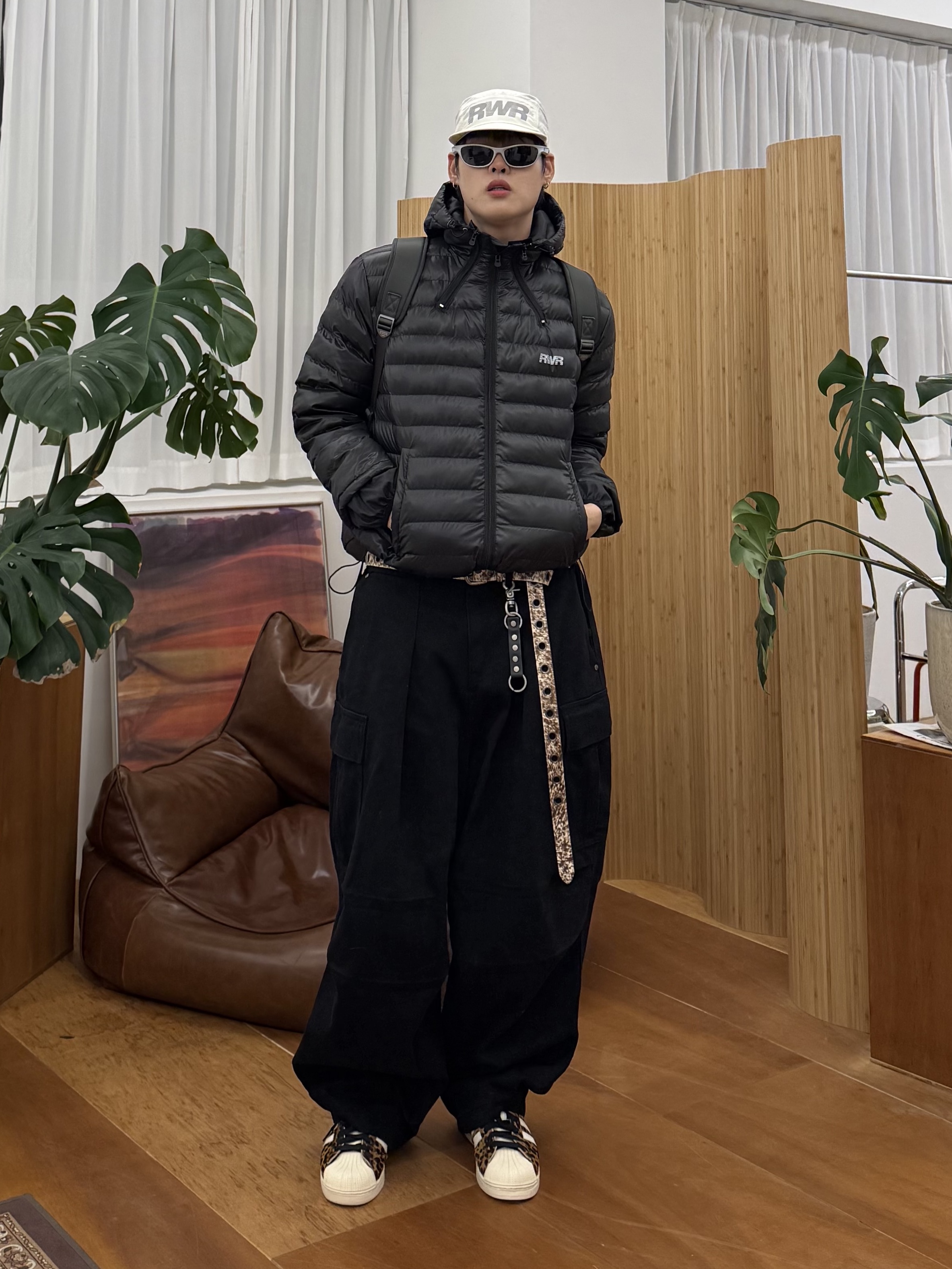 [KREAM 단독] runwhither Trail Cap Cream, [KREAM 단독] runwhither Lightweight Hoodie Padding Black 착용 스타일 - 1