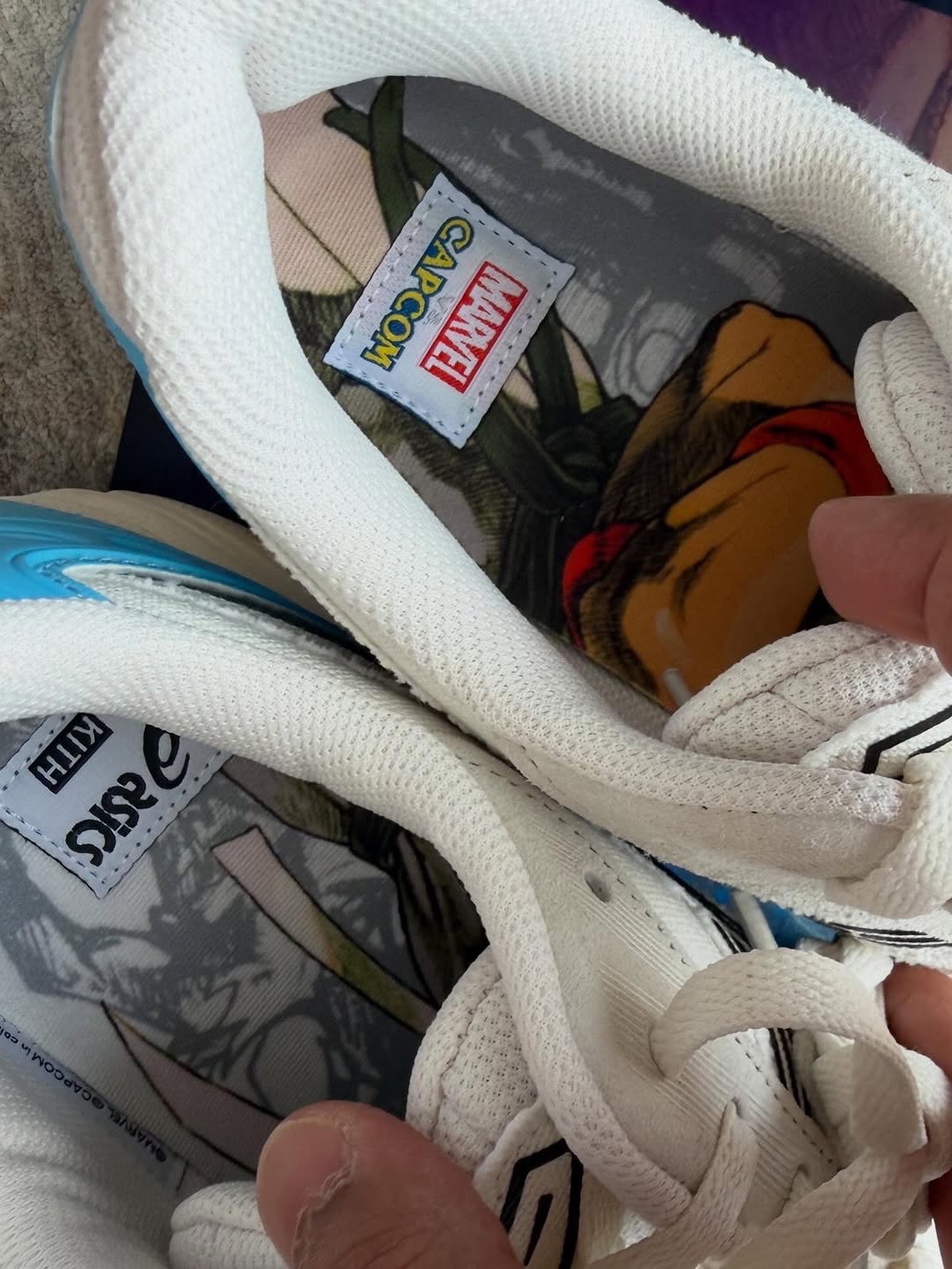 Asics x Kith x Marvel vs. Capcom Gel-Kayano 14 Ryu Coconut Milk Black 착용 스타일 - 5