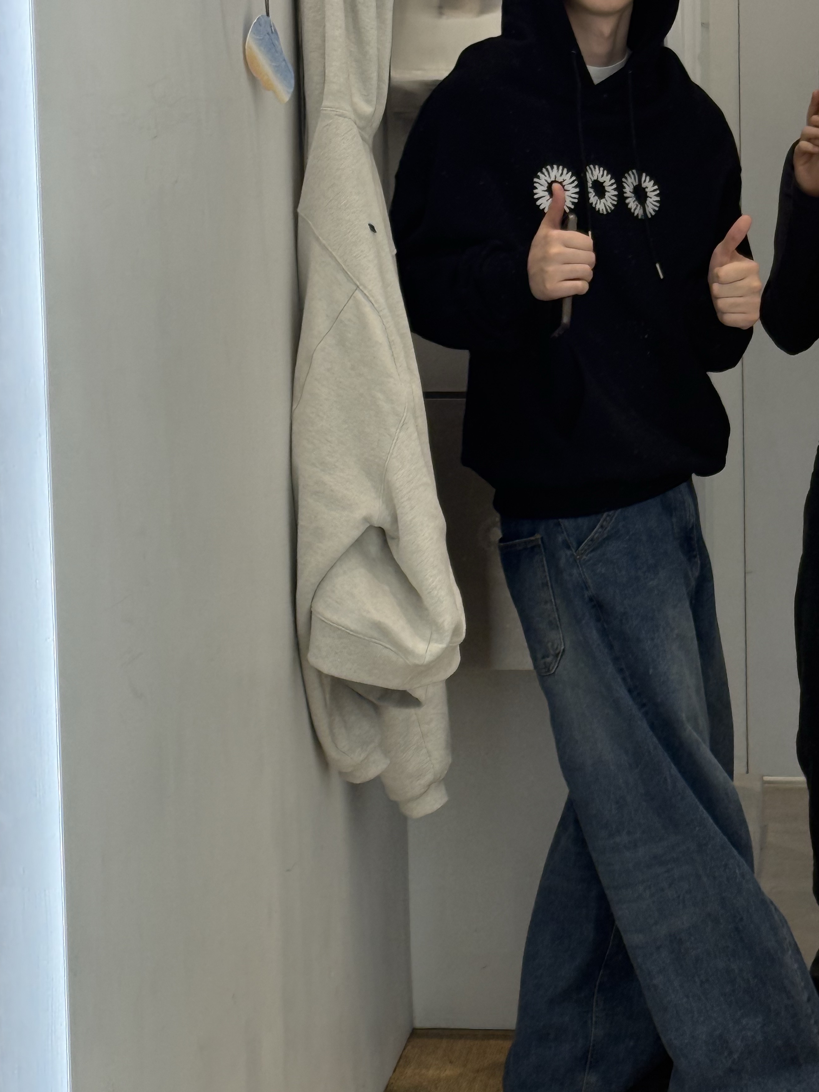 999Humanity EVD Hoodie Dark Navy, Ader Error Tever Logo Hoodie Oatmeal 착용 스타일