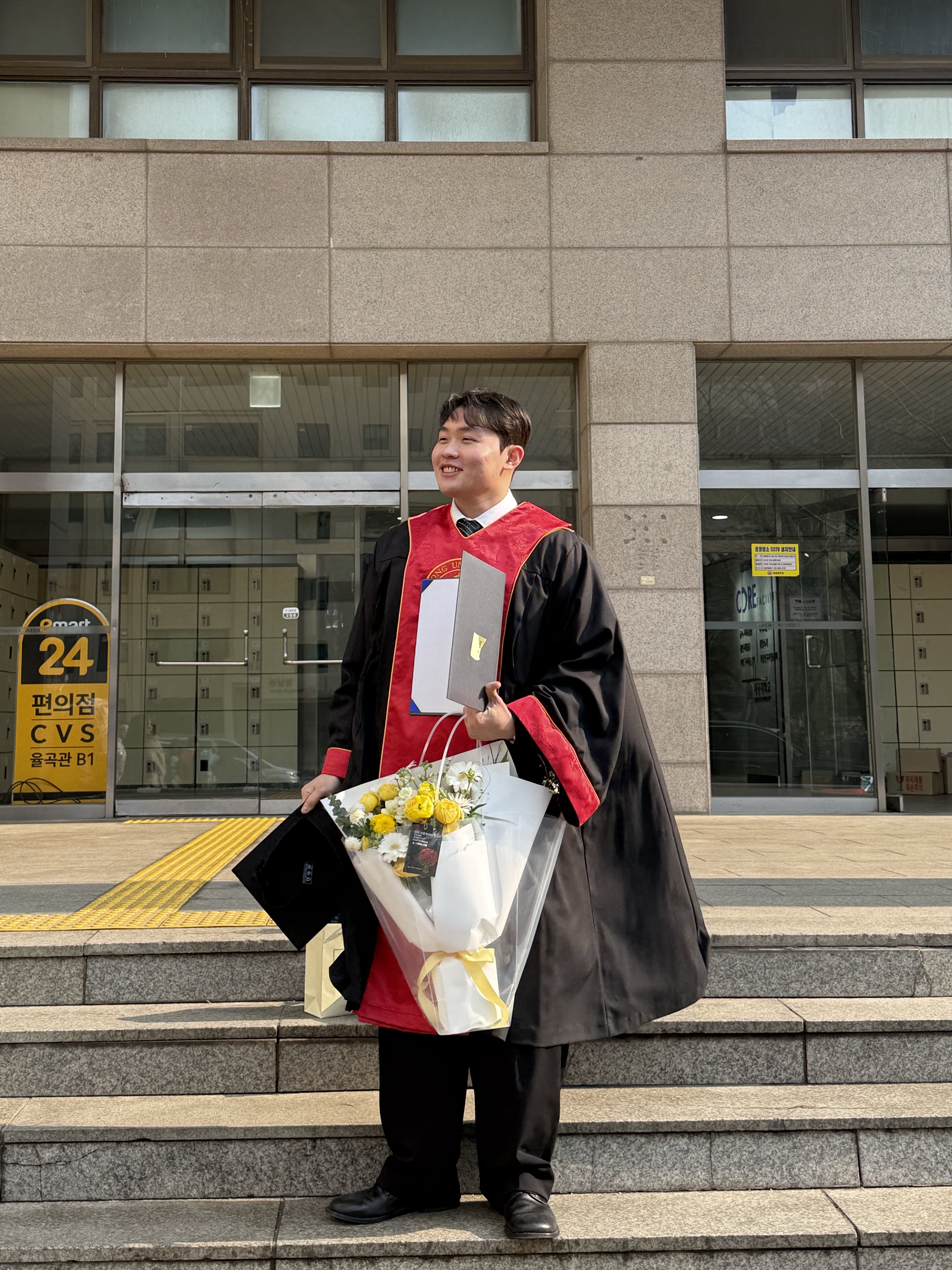 Kinchi Shower - 808 (a) Black, Danton Lambswool V Neck Knit Cardigan Black 착용 스타일 - 3