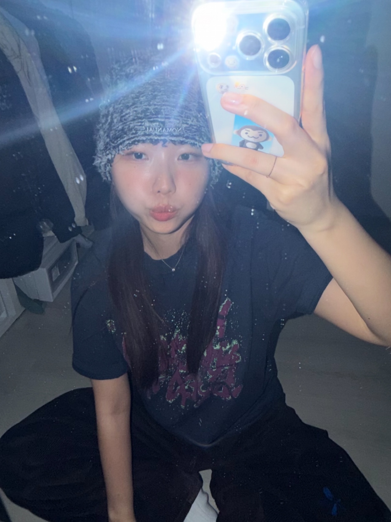 NOMANUAL Nest Hairy Beanie Mixed Black 착용 스타일