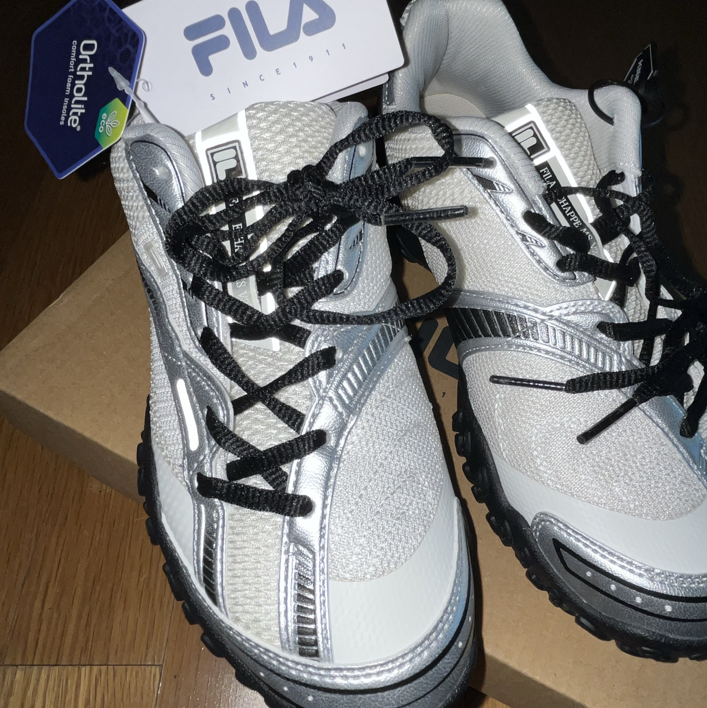 Fila Echappe v2 White Black 착용 스타일 - 1