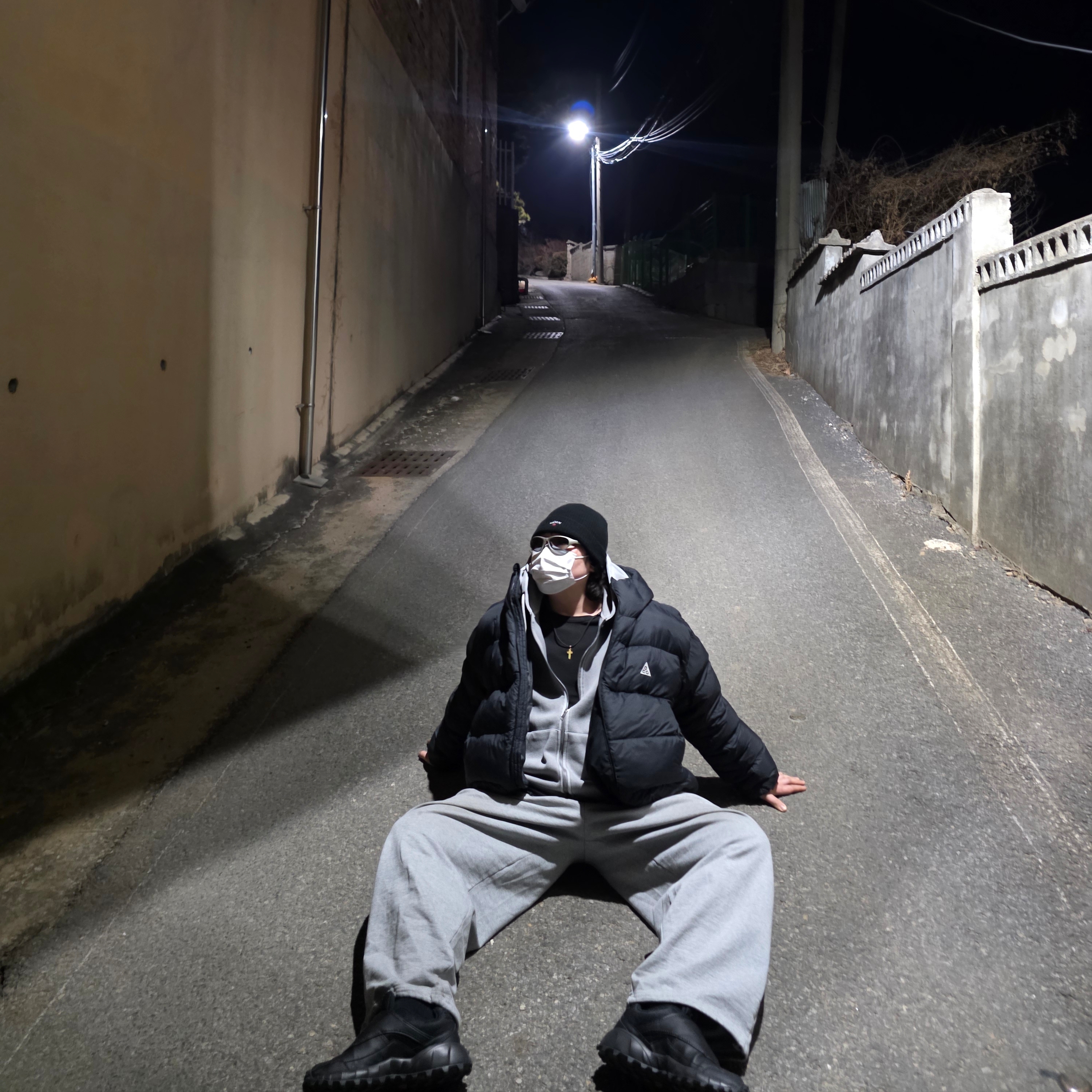 Noah Core Logo Beanie Dark Heather Grey, Nike ACG Therma-Fit ADV Lunar Lake Loose Hooded Jacket Black Summit White - Asia 착용 스타일 - 1