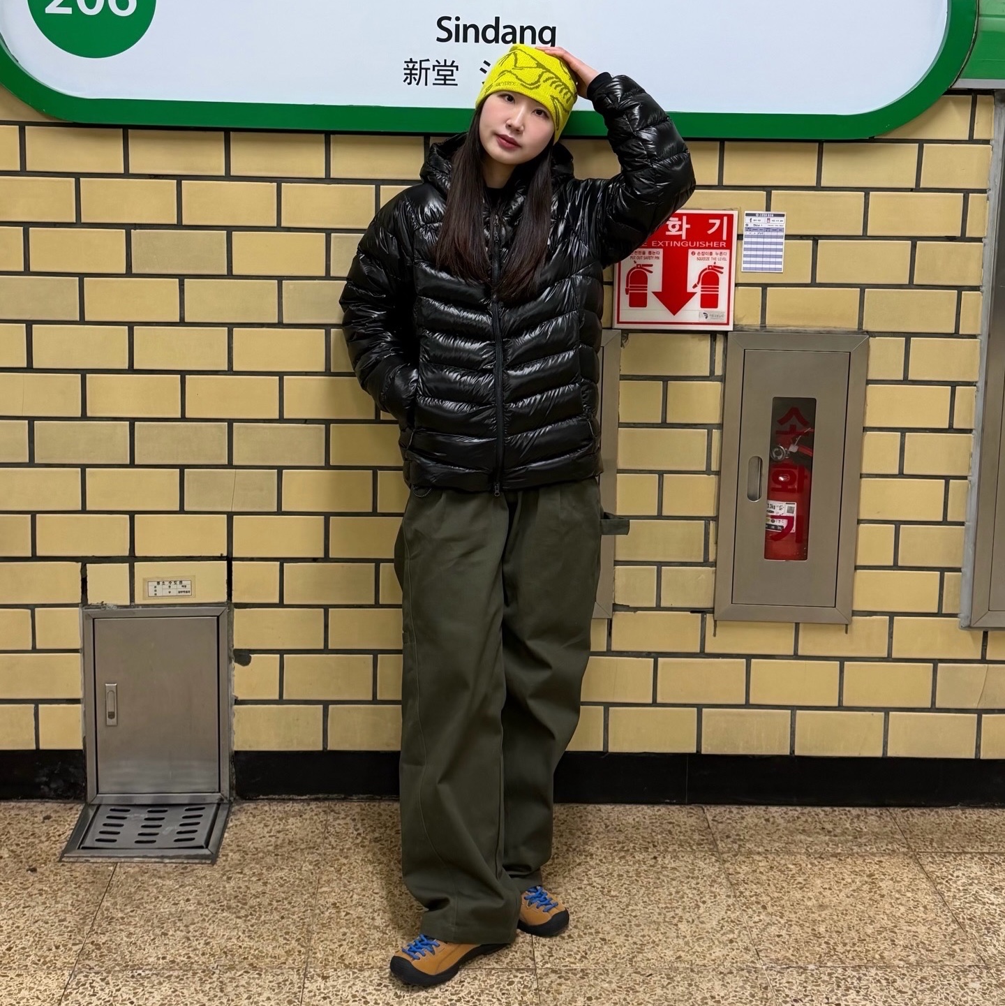 Arc'teryx Bird Head Toque Euphoria Olive Moss, Keen Jasper Suede Sneakers Camel 착용 스타일 - 3