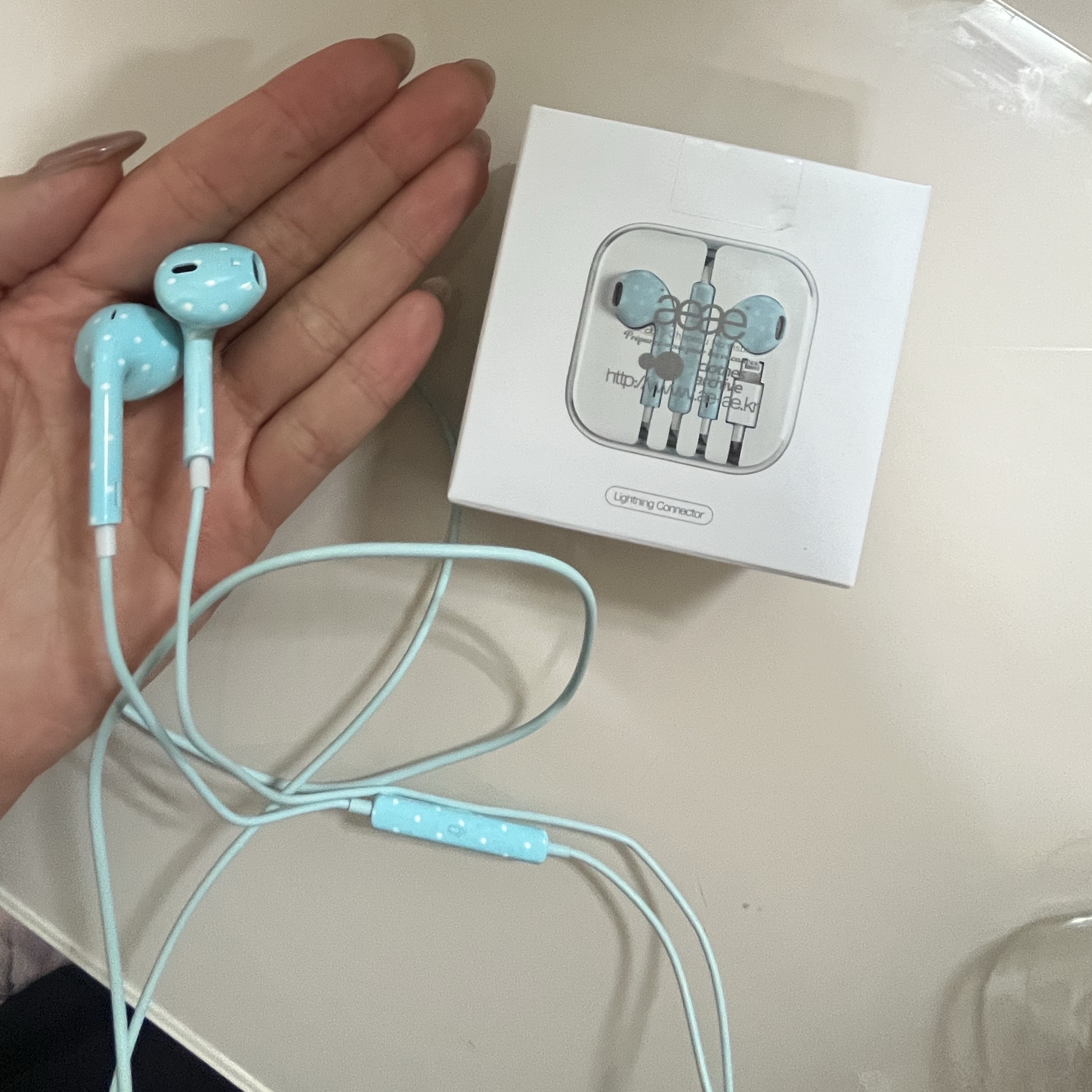 [KREAM 단독] AEAE AE Custom Earphones (Lightning Connector) 착용 스타일