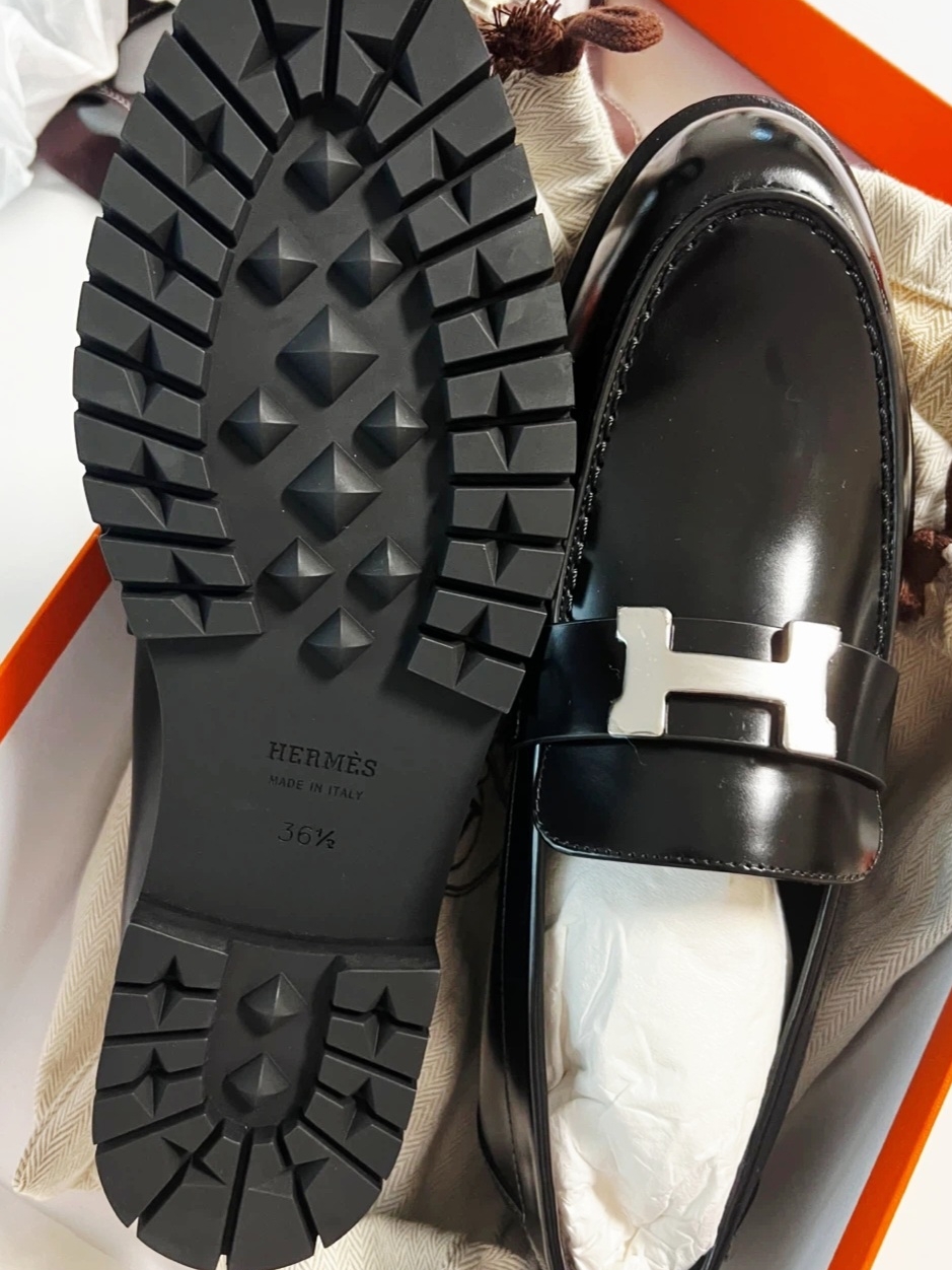 (W) Hermes Faubourg Loafer Glazed Calfskin & Palladium Noir, (W) Hermes Faubourg Loafer Calfskin & Noir 착용 스타일 - 3