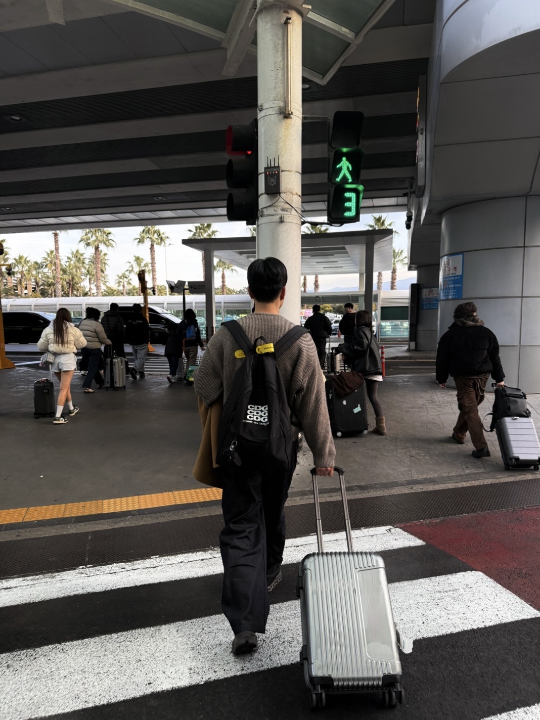 CDG Backpack Black 착용 스타일