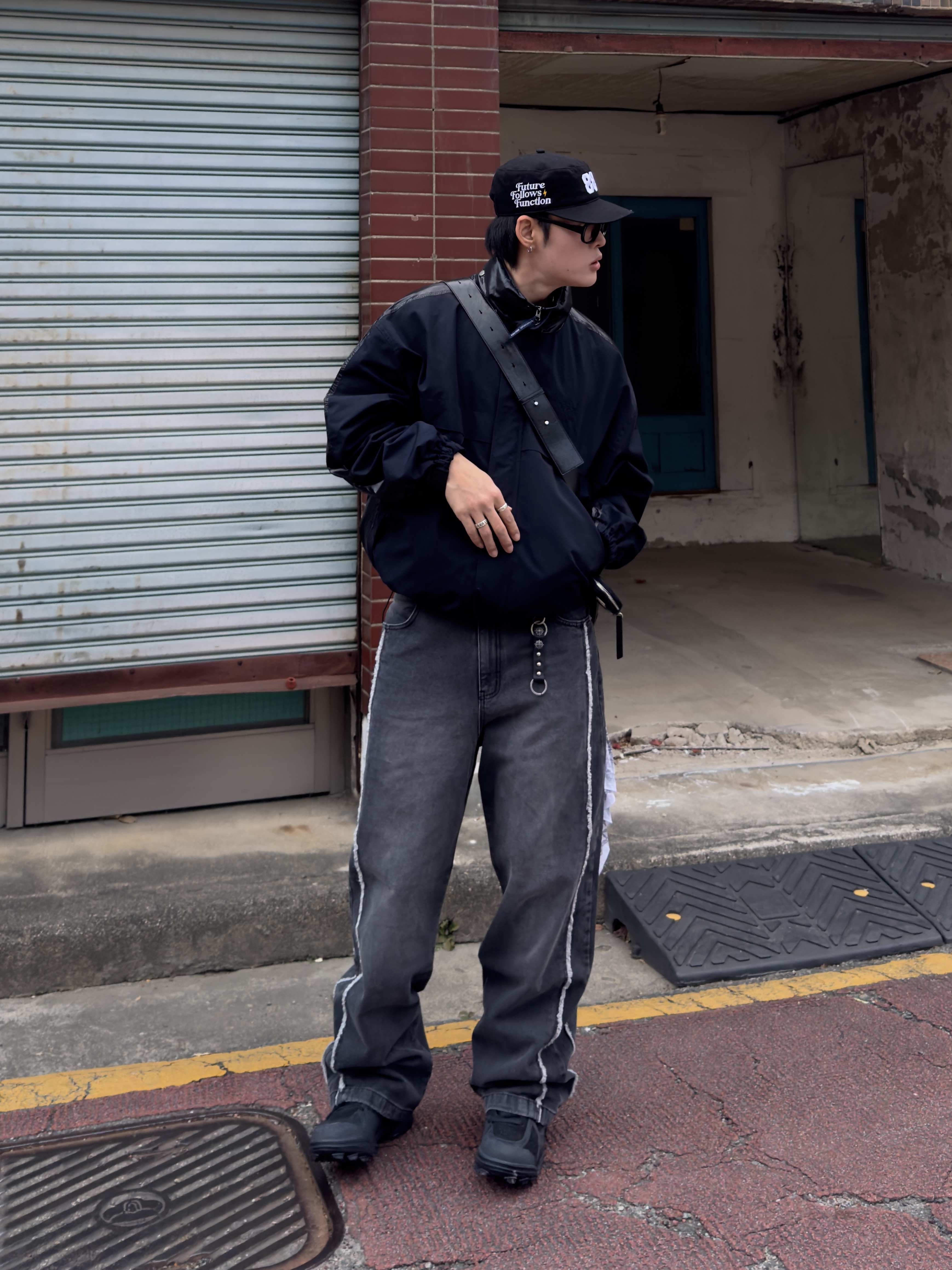 Balenciaga Defender Sneakers Black 착용 스타일 - 3