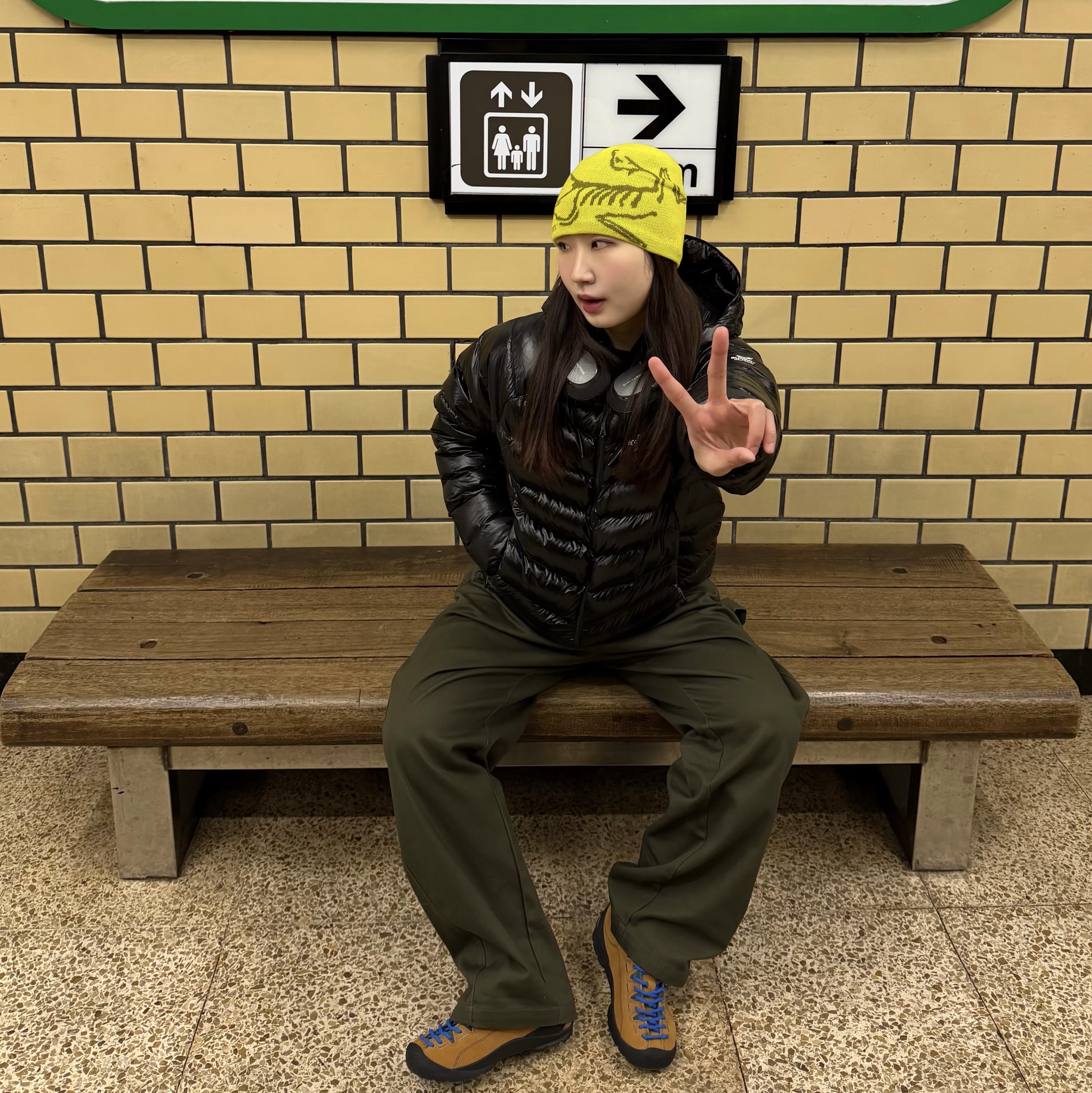 Arc'teryx Bird Head Toque Euphoria Olive Moss, Keen Jasper Suede Sneakers Camel 착용 스타일 - 1
