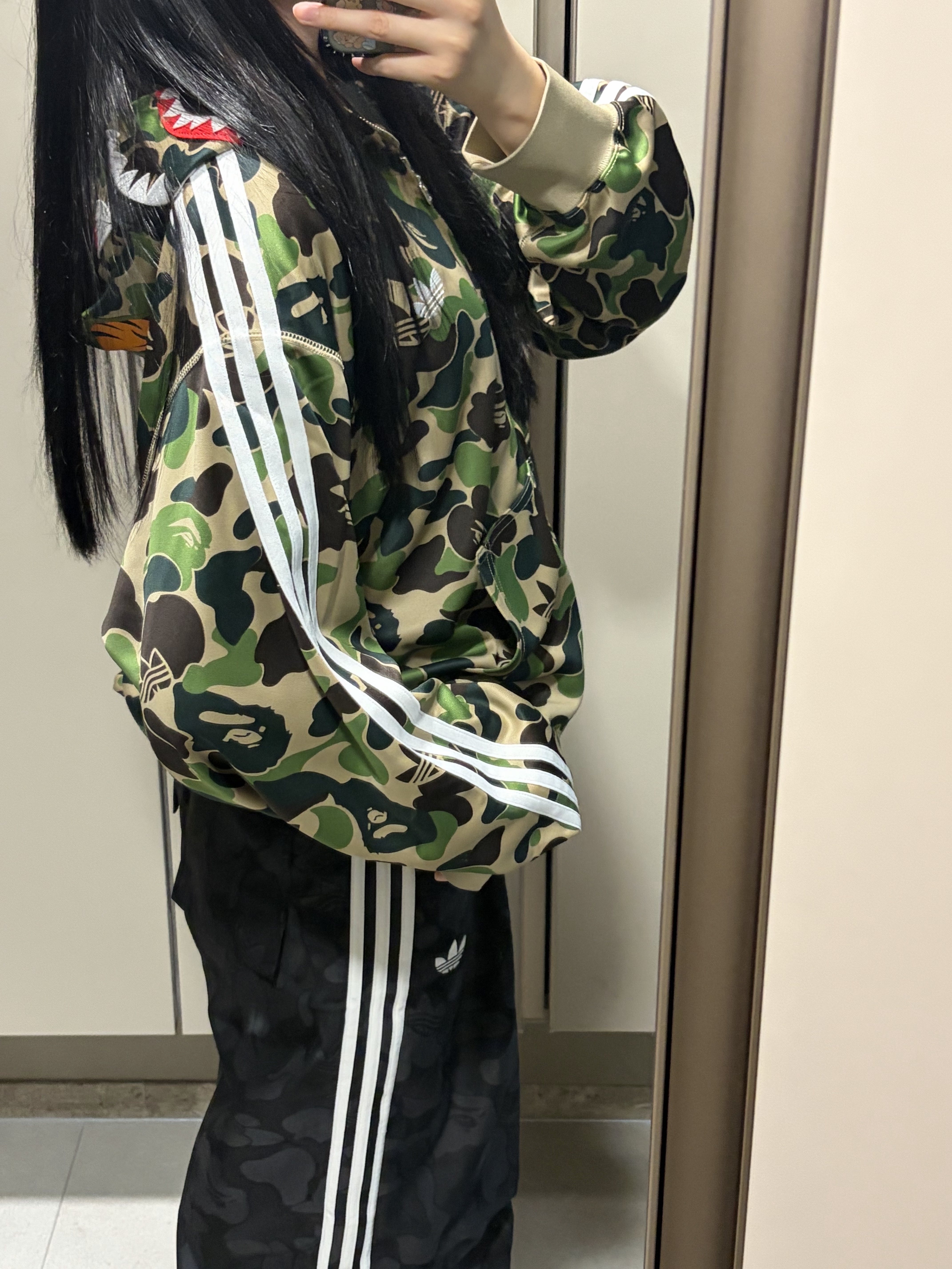 Adidas x BAPE Shark Track Hoodie Jacket Crew Green - KR Sizing, Adidas x BAPE Shark Track Hoodie Jacket Crew Green - US Sizing 착용 스타일 - 2