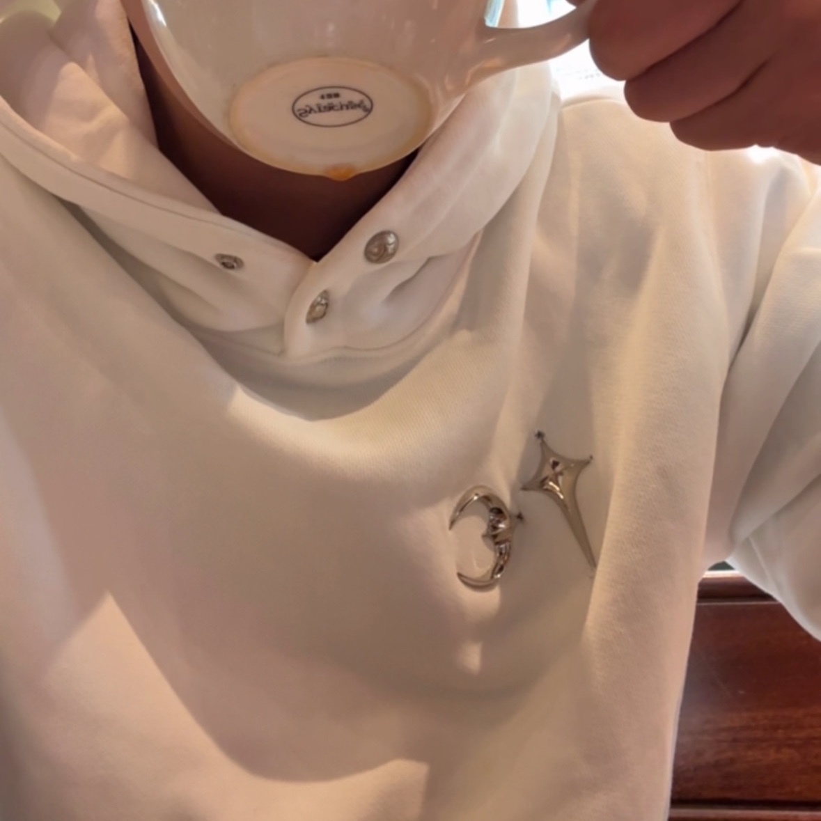 Thug Club Armor Hoodie White, True Religion Hustle Webbing Belt Red 착용 스타일 - 1