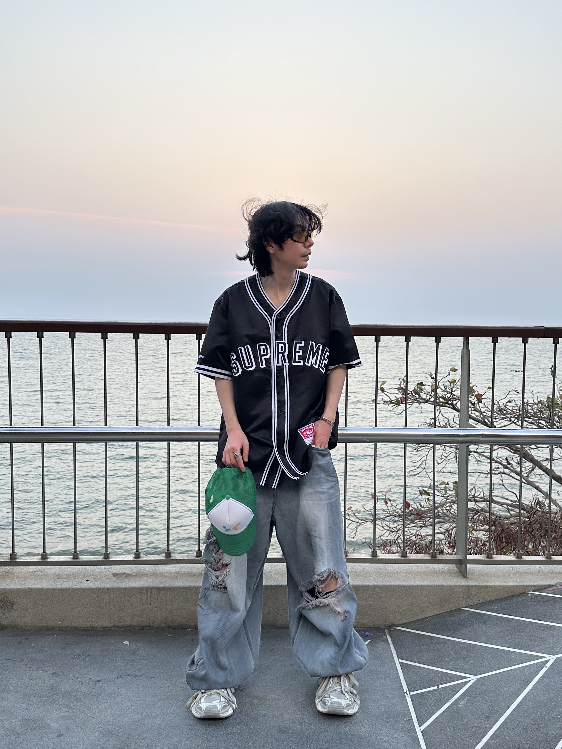 Supreme Mitchell & Ness Satin Baseball Jersey Black - 23SS, Balenciaga 3XL Sneakers Light Beige 착용 스타일 - 1