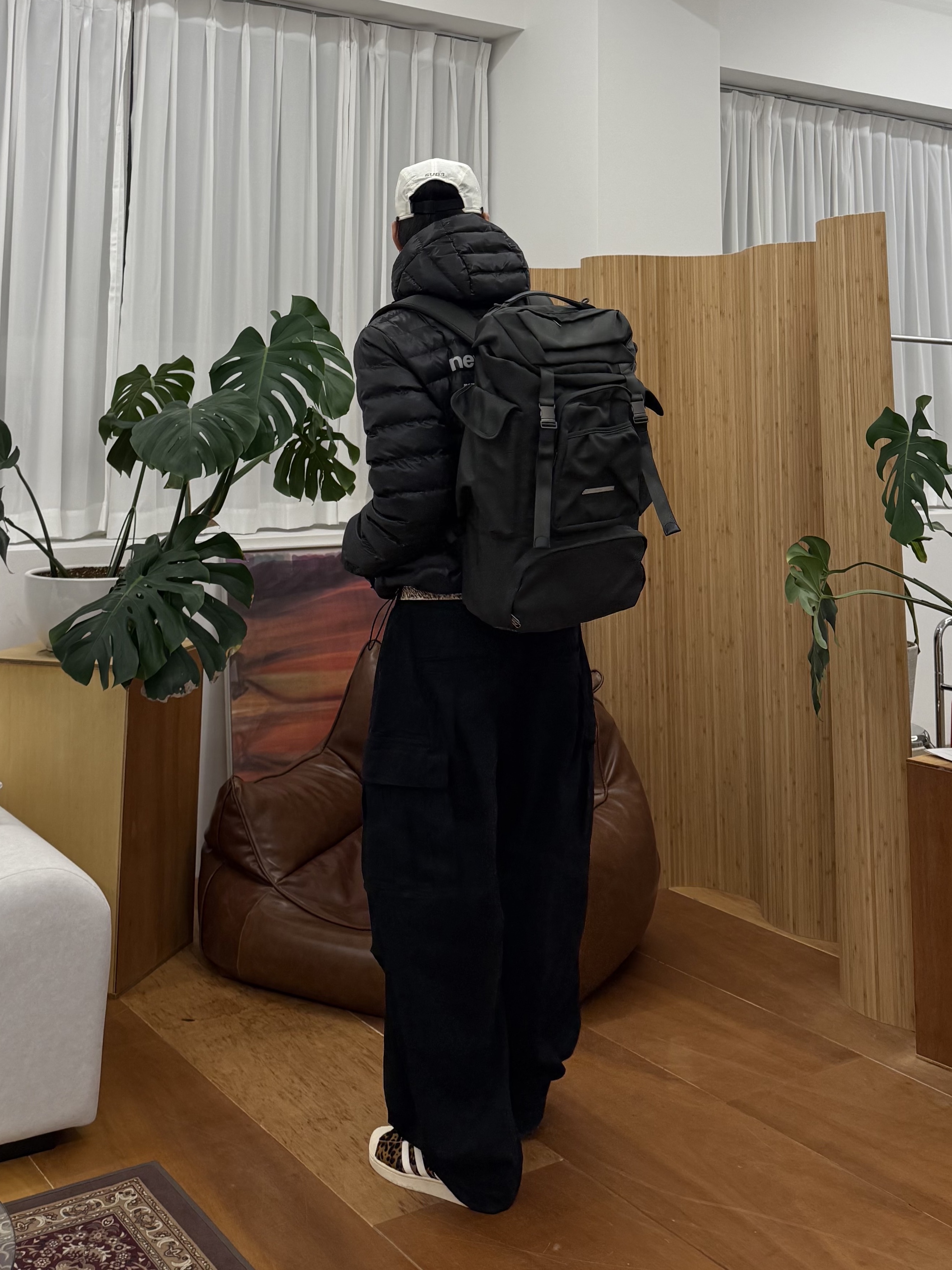 [KREAM 단독] runwhither Trail Cap Cream, [KREAM 단독] runwhither Lightweight Hoodie Padding Black 착용 스타일 - 3