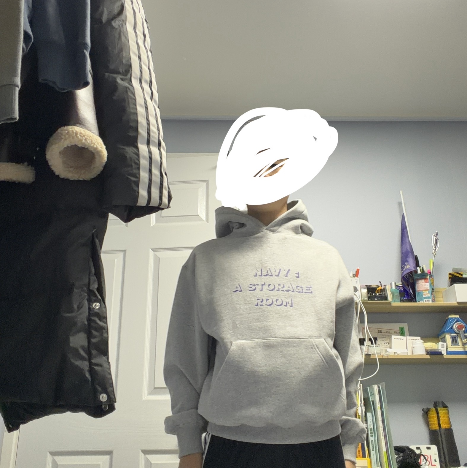 IAB Studio Storage Room Hoodie Light Gray 착용 스타일