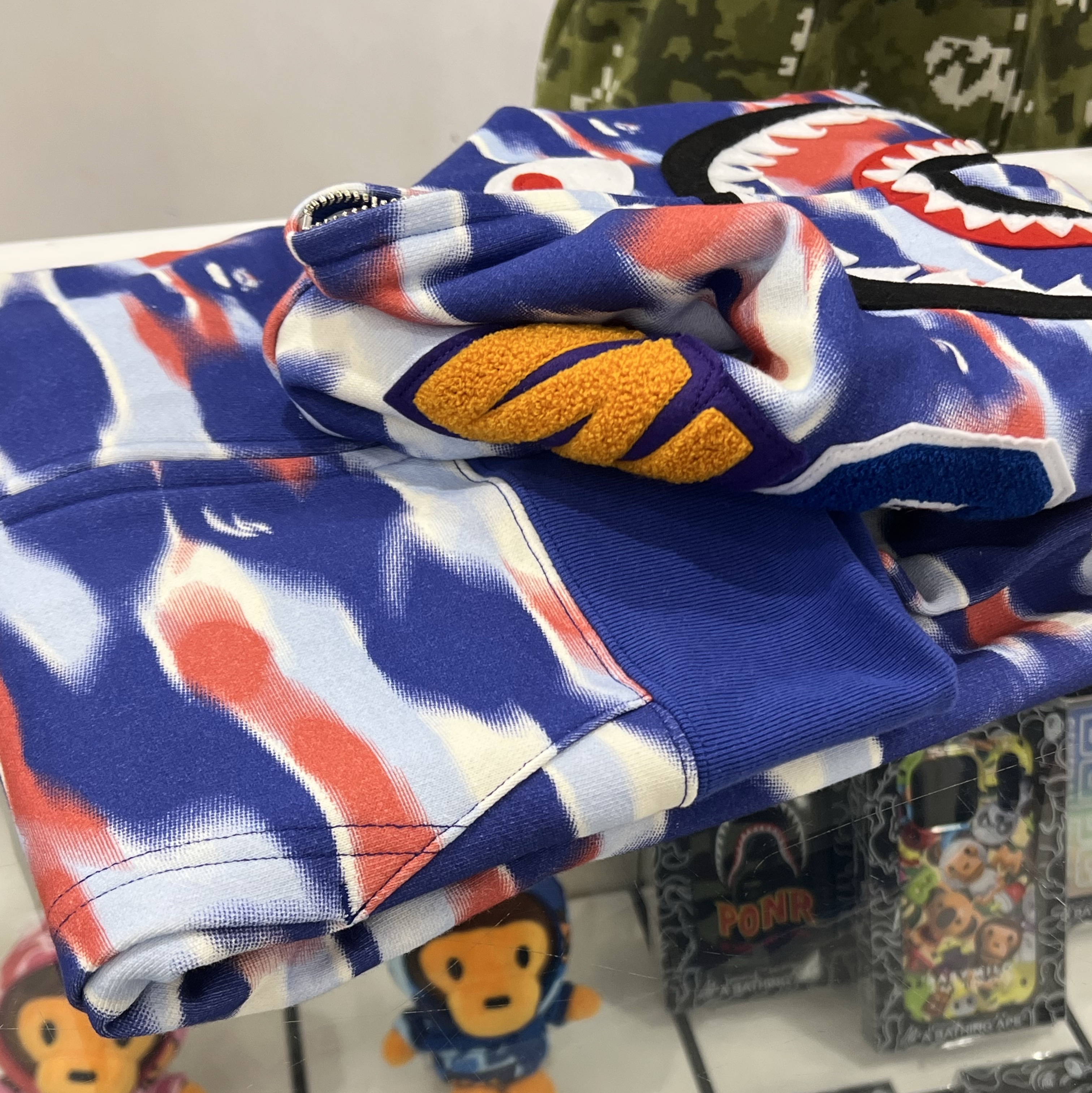 BAPE Screen Camo Shark Full Zip Hoodie Blue 착용 스타일