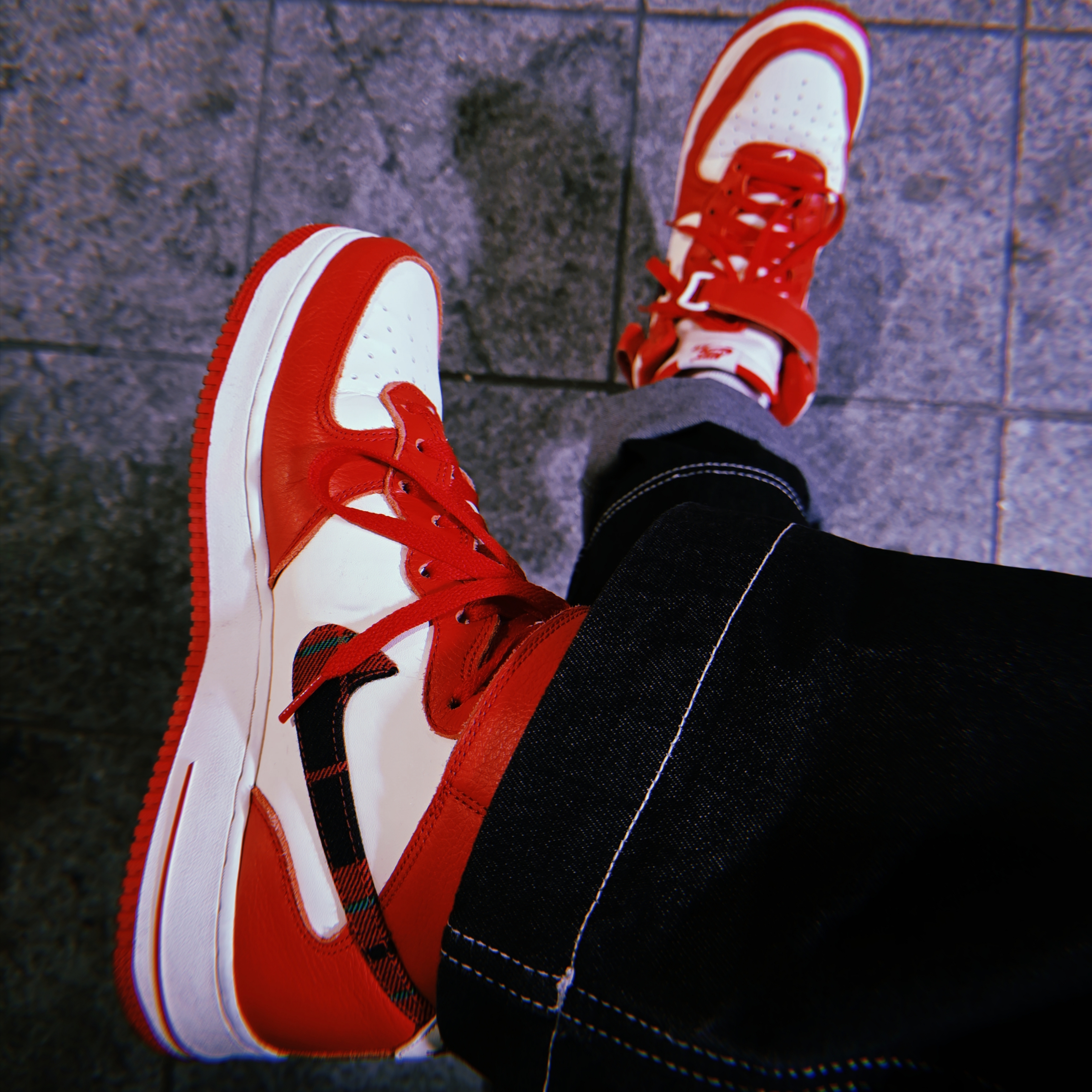 Nike Air Force 1 Mid '07 LX University Red and Pale Ivory 착용 스타일 - 1