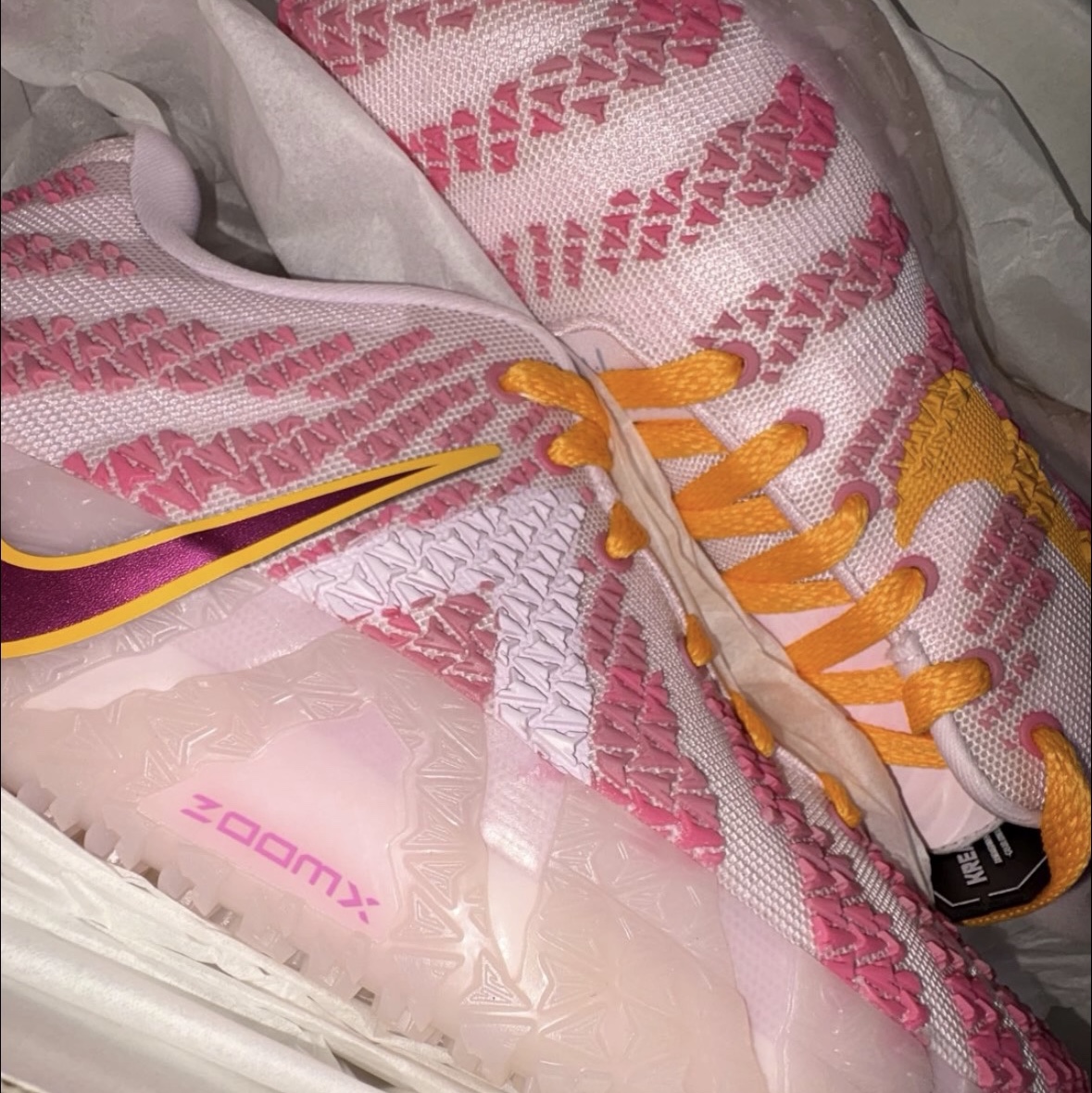 Nike Ja 3 EP Pink Foam Silt Red 착용 스타일