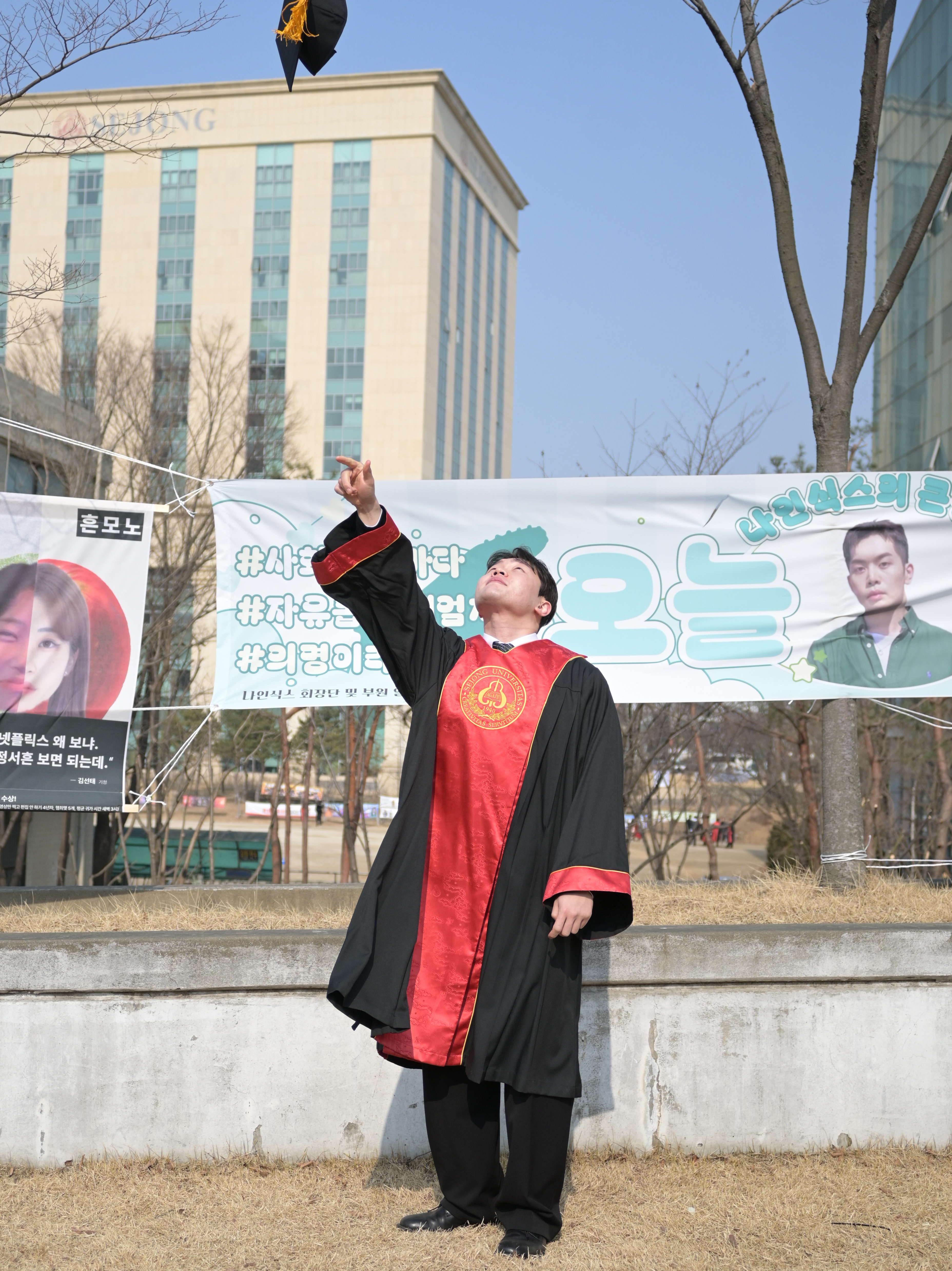 Kinchi Shower - 808 (a) Black, Danton Lambswool V Neck Knit Cardigan Black 착용 스타일 - 1