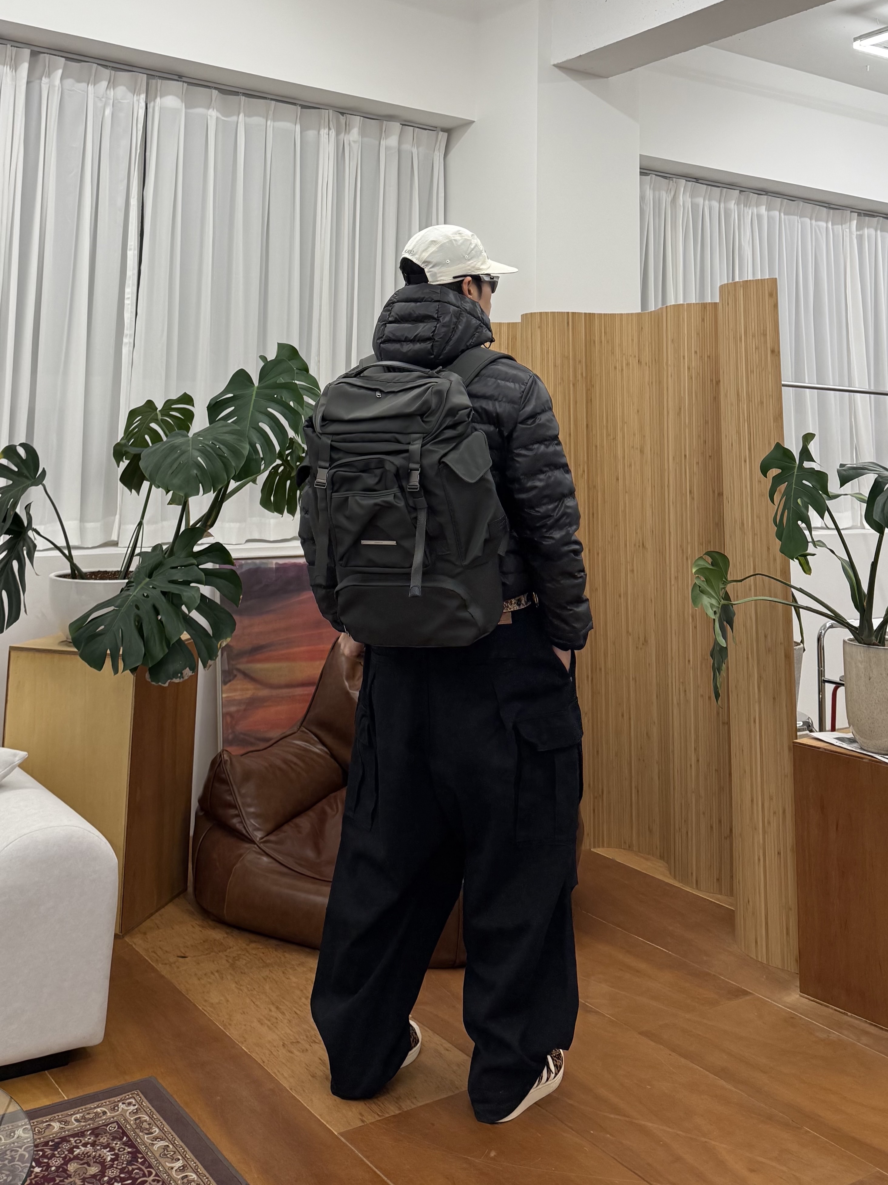 [KREAM 단독] runwhither Trail Cap Cream, [KREAM 단독] runwhither Lightweight Hoodie Padding Black 착용 스타일 - 2