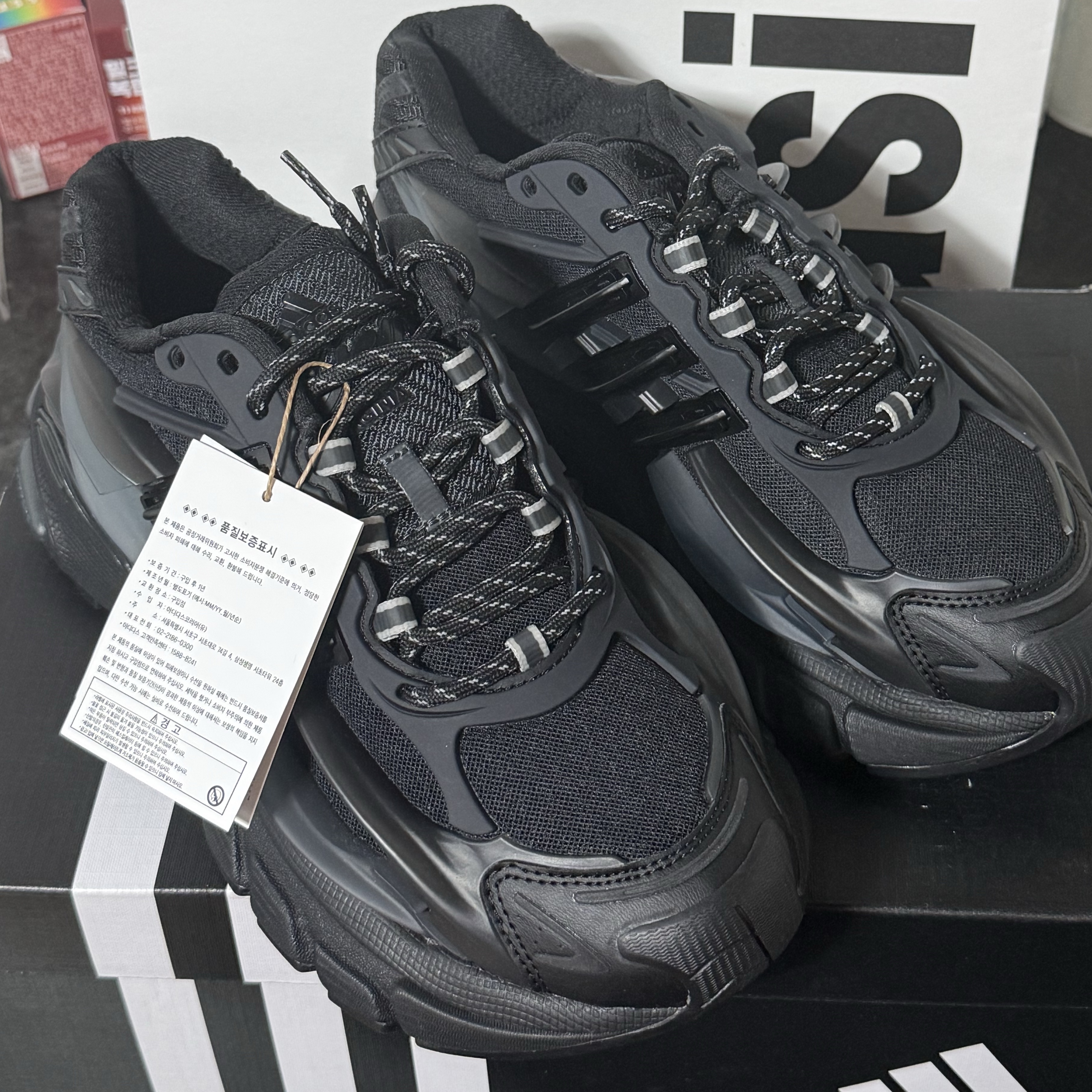 Adidas x Pharrell Williams Virginia Adistar Jellyfish Triple Black 착용 스타일 - 2