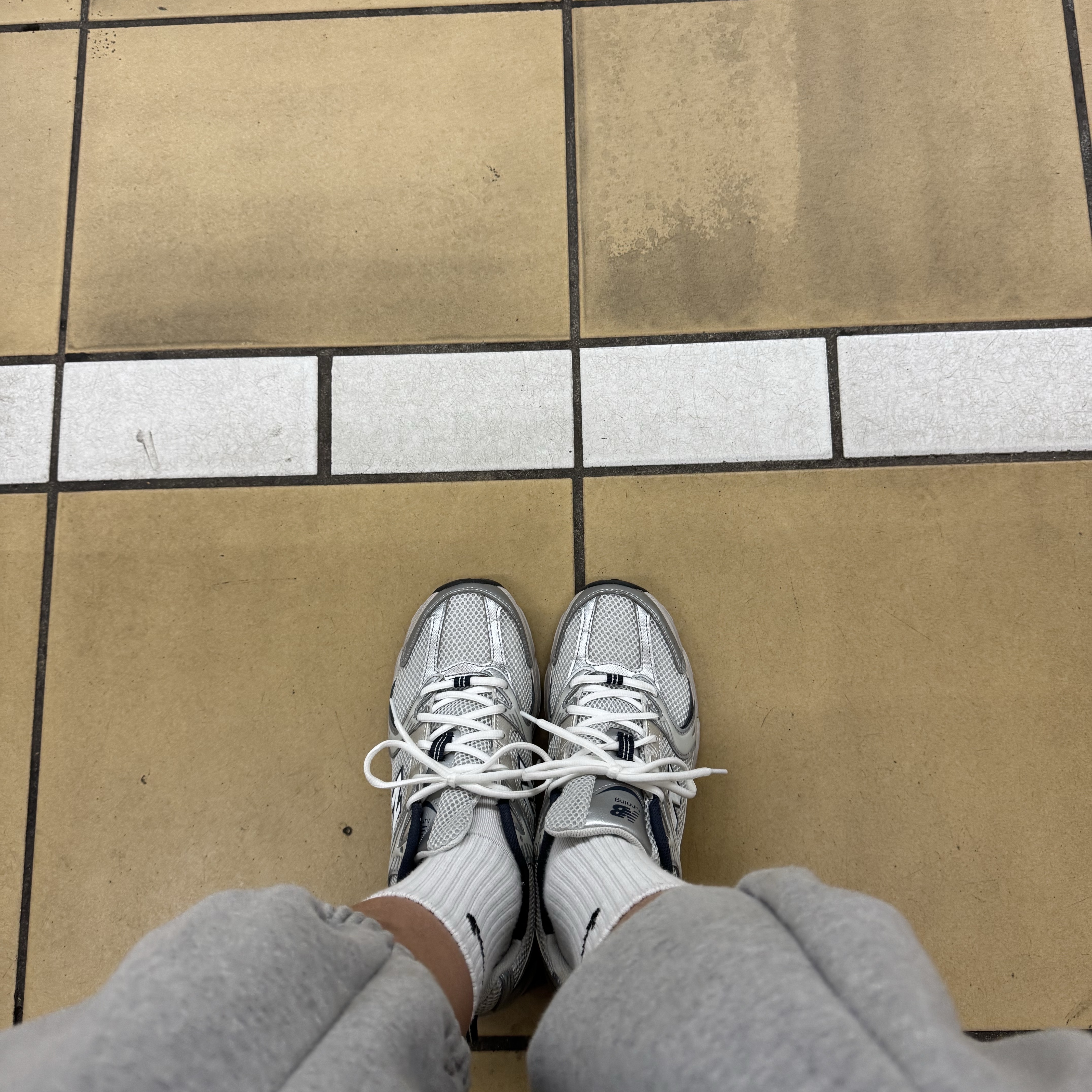 New Balance 530 Steel Grey 착용 스타일