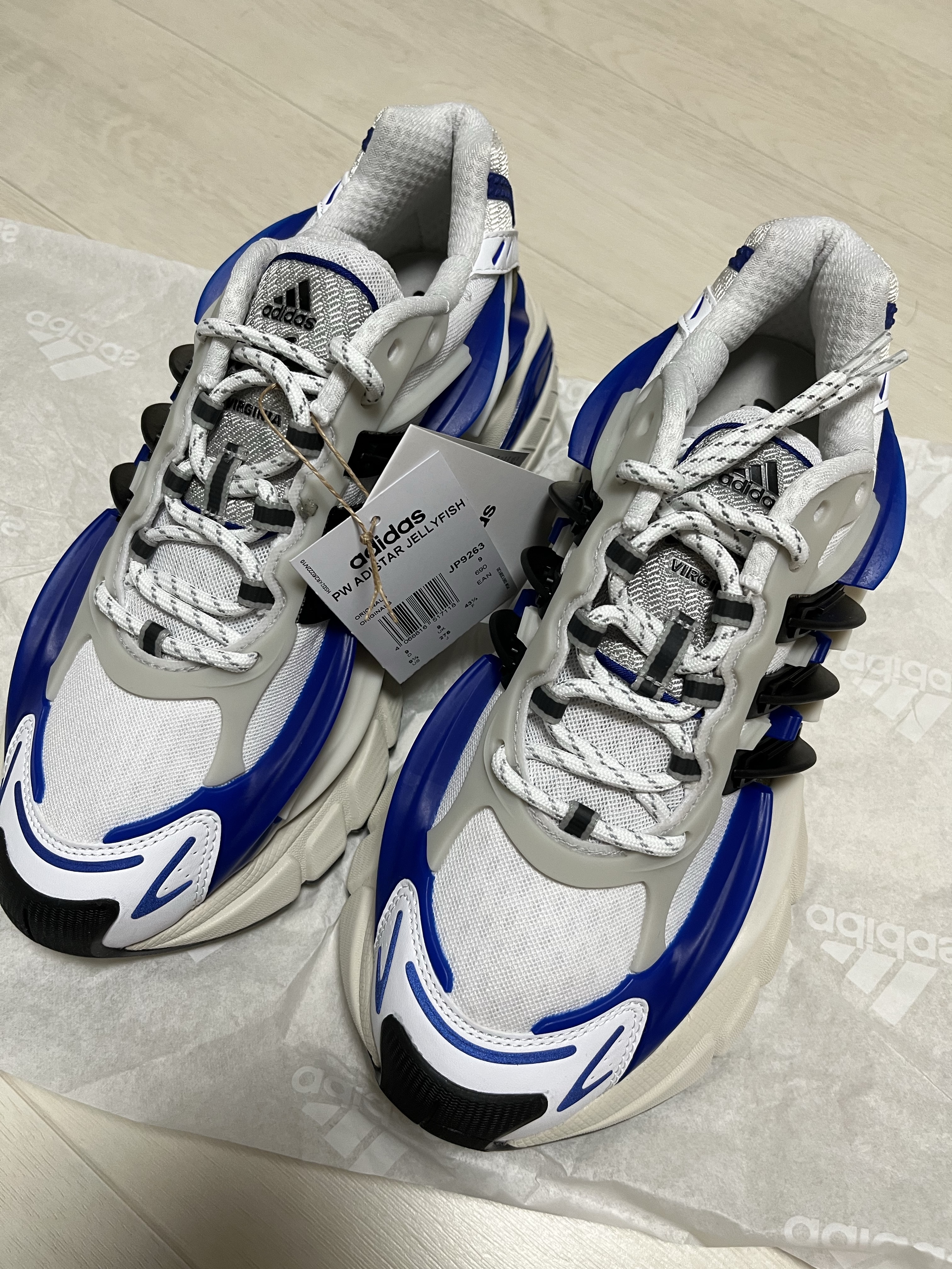 Adidas x Pharrell Williams Virginia Adistar Jellyfish Royal Blue Core Black 착용 스타일
