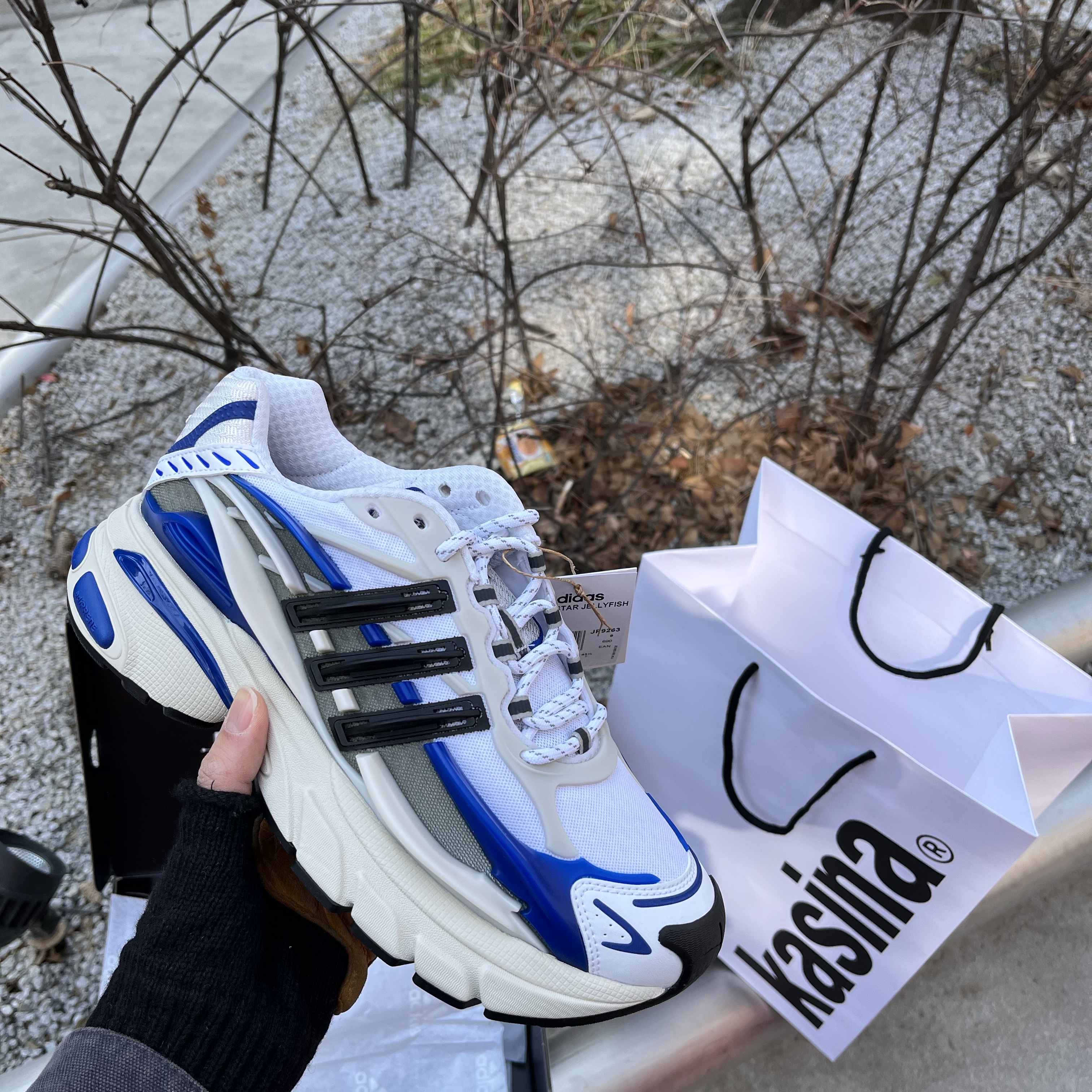 Adidas x Pharrell Williams Virginia Adistar Jellyfish Royal Blue Core Black 착용 스타일