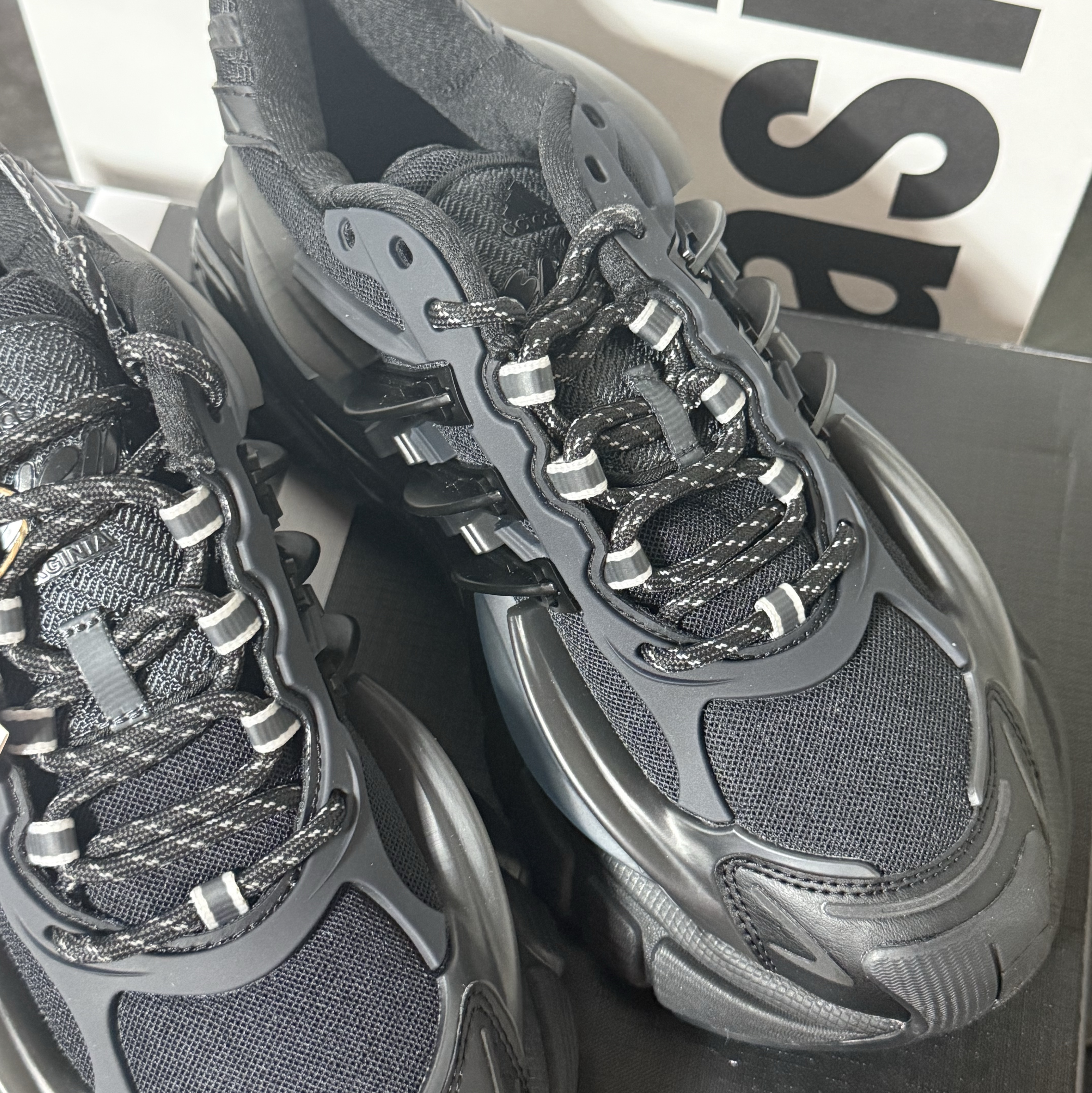 Adidas x Pharrell Williams Virginia Adistar Jellyfish Triple Black 착용 스타일 - 1
