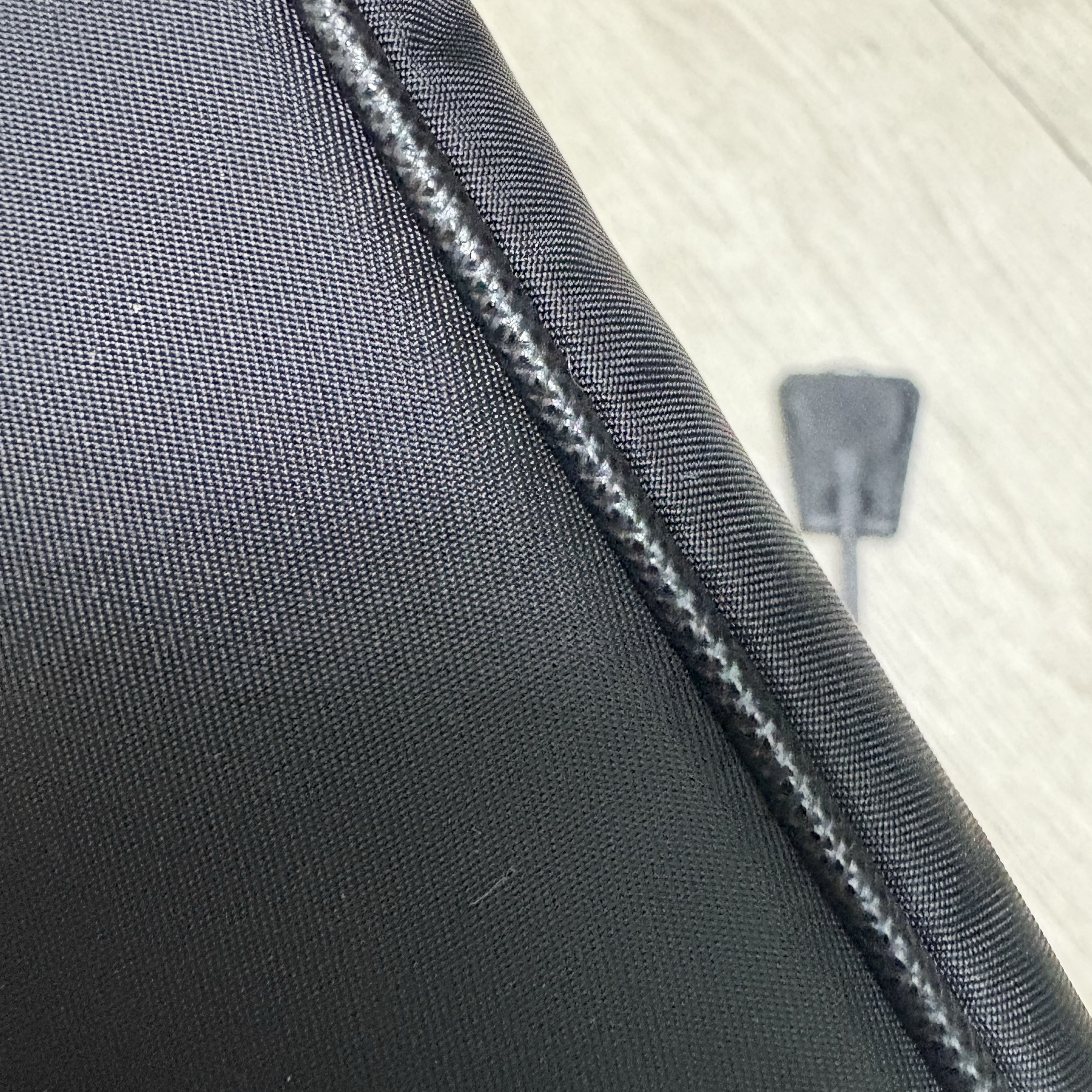 Prada Re-Edition 2005 Re-Nylon Mini Hobo Bag Black 착용 스타일 - 8
