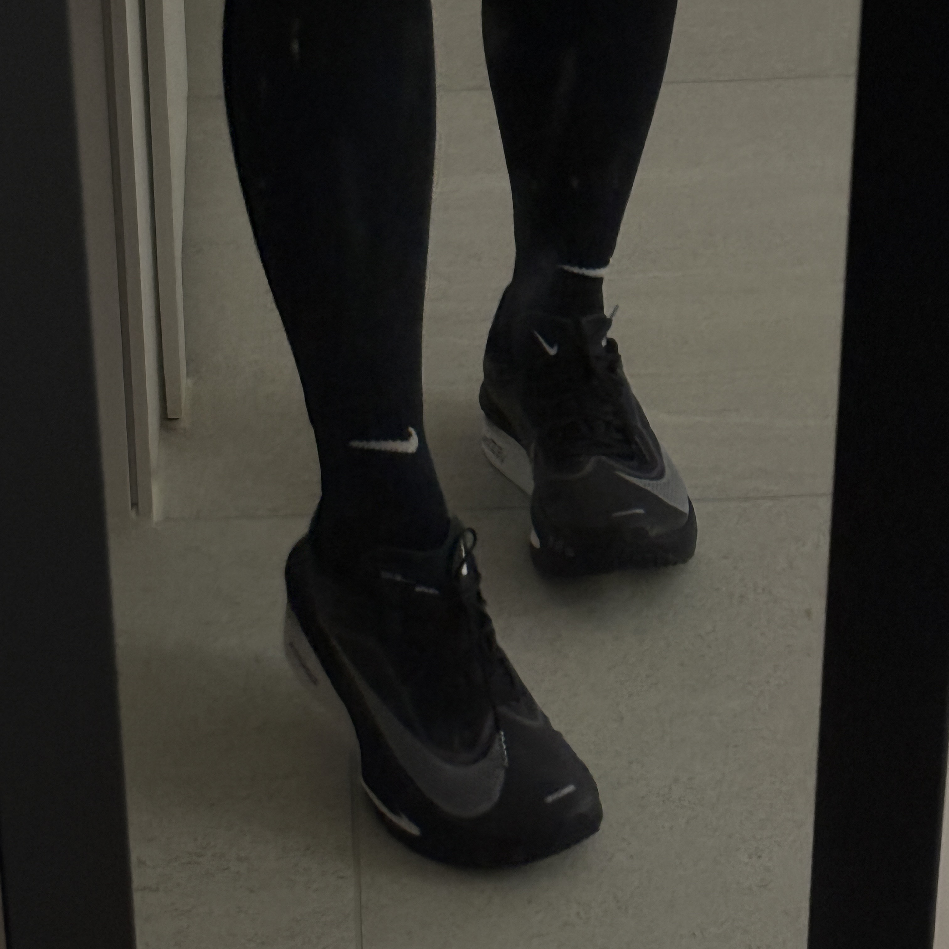 Nike Zoom Fly 6 Black Light Smoke Grey 착용 스타일