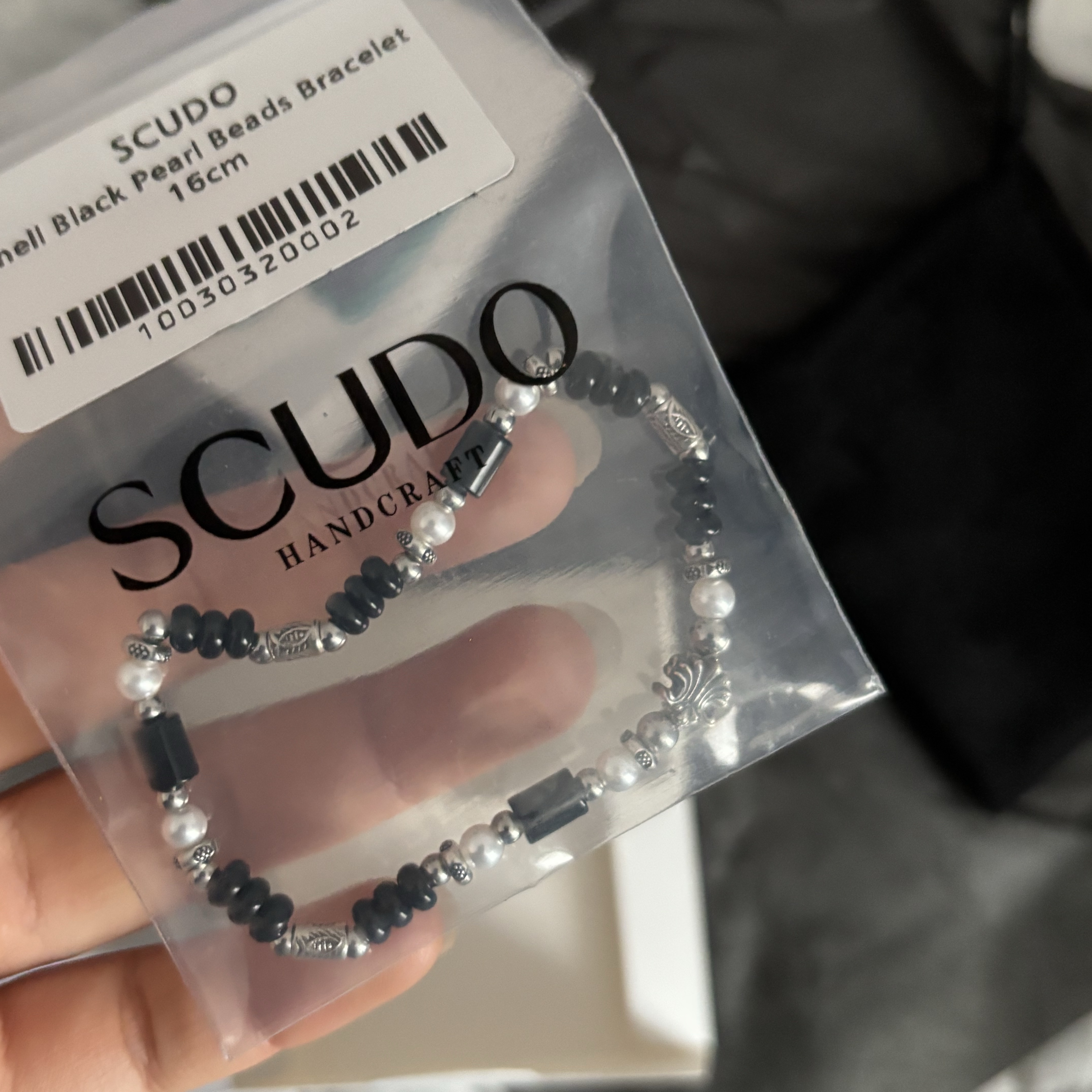 [KREAM 단독] Scudo Shell Black Pearl Beads Bracelet 착용 스타일 - 3