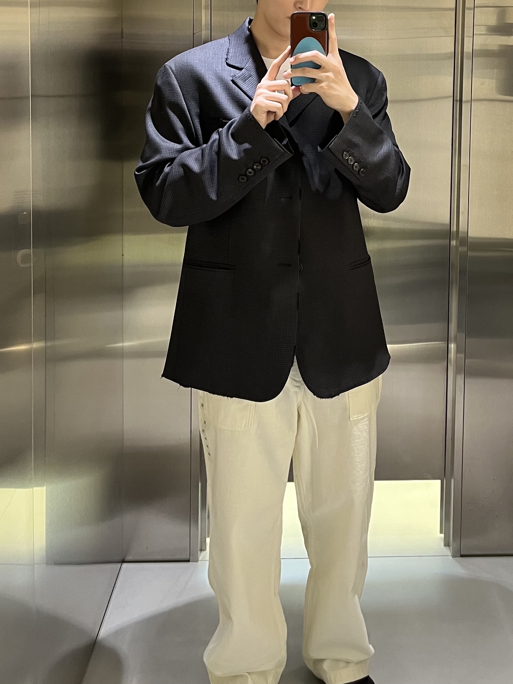 STU Destroyed Check Blazer Dark Grey 착용 스타일