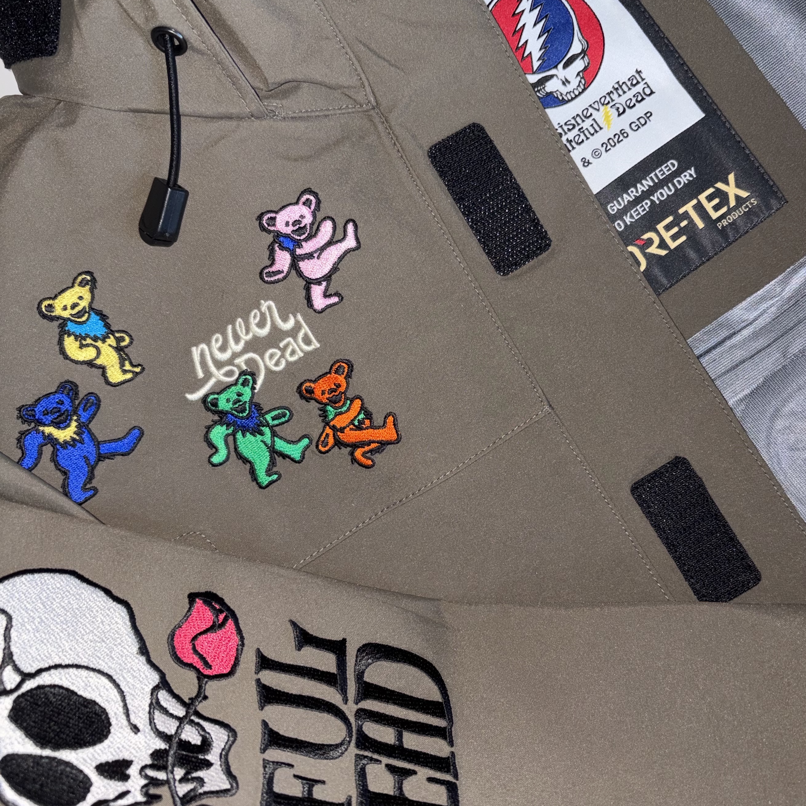 Thisisneverthat x GD Gore-Tex Windstopper 3L Iconography Jacket Mud 착용 스타일