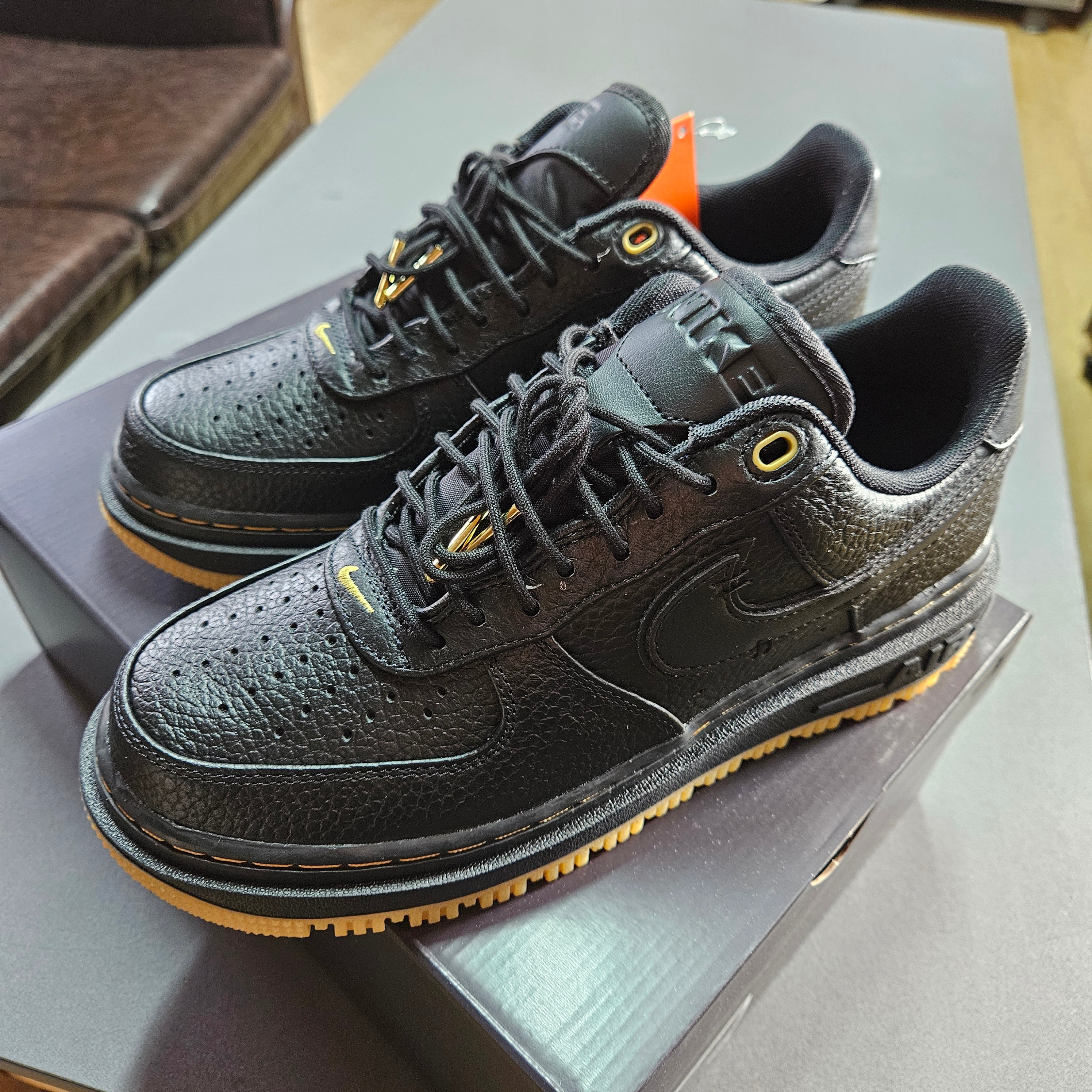 Nike Air Force 1 Luxe Black 착용 스타일 - 1