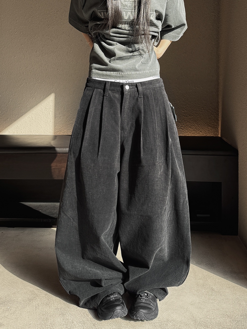 Oakley Light Breathe Triple Black 착용 스타일 - 5