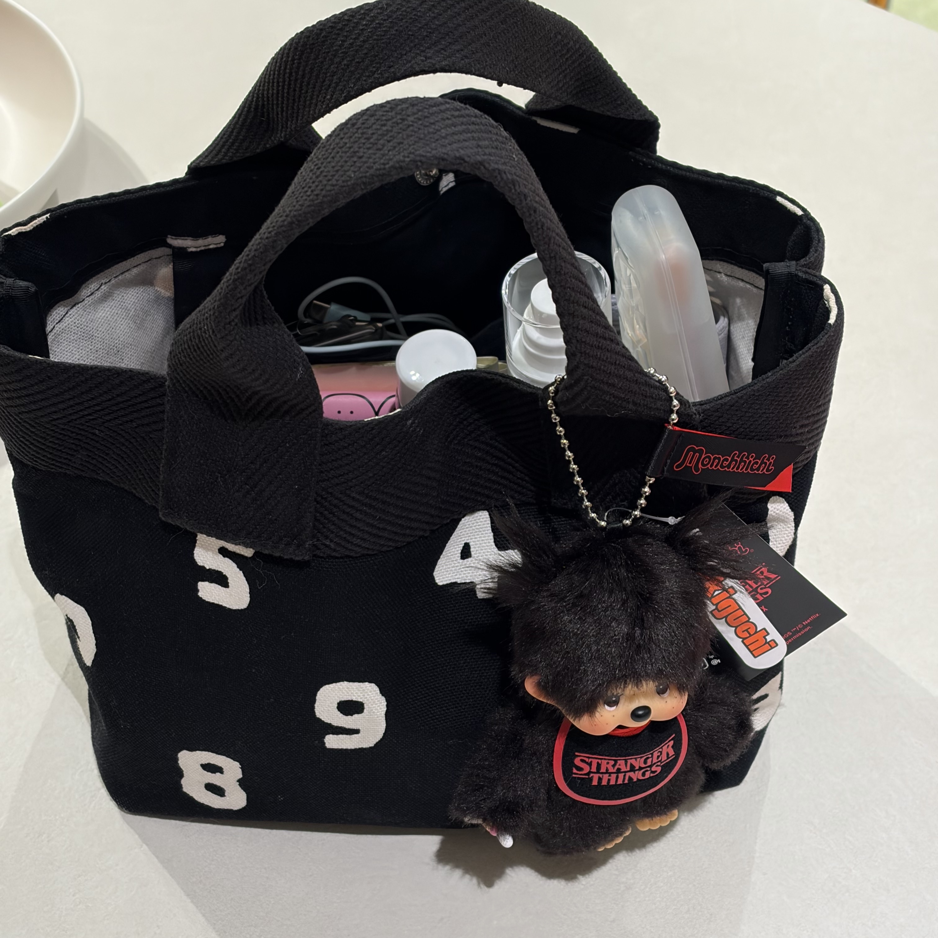 Monchhichi x Strange Things Key Chain Black Red, Sou Sou Yousou Y.Tote B5 Black 착용 스타일