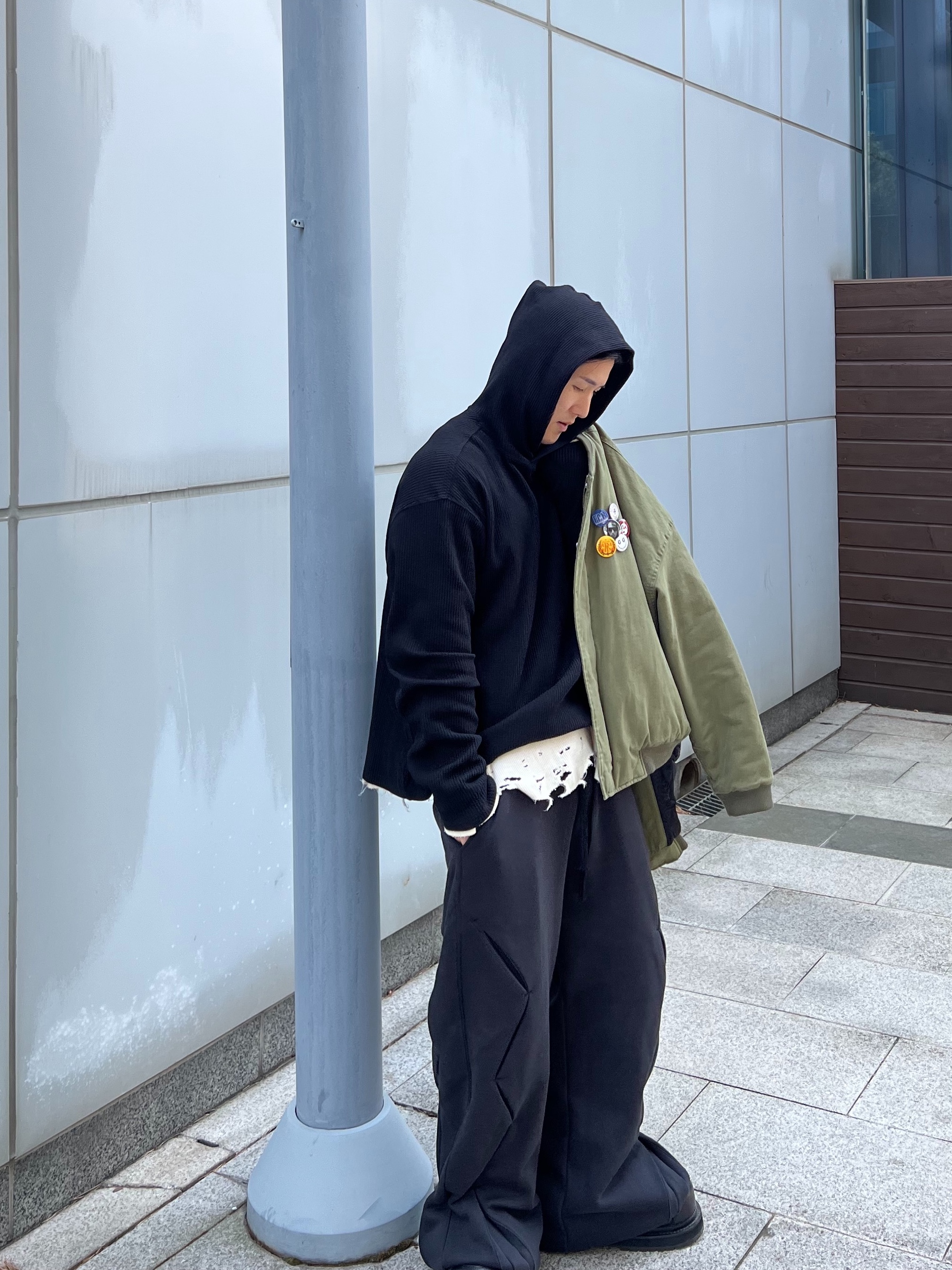 Nonnod Sulfur Dye Serge Bomber Jacket Vintage Khaki 착용 스타일 - 7