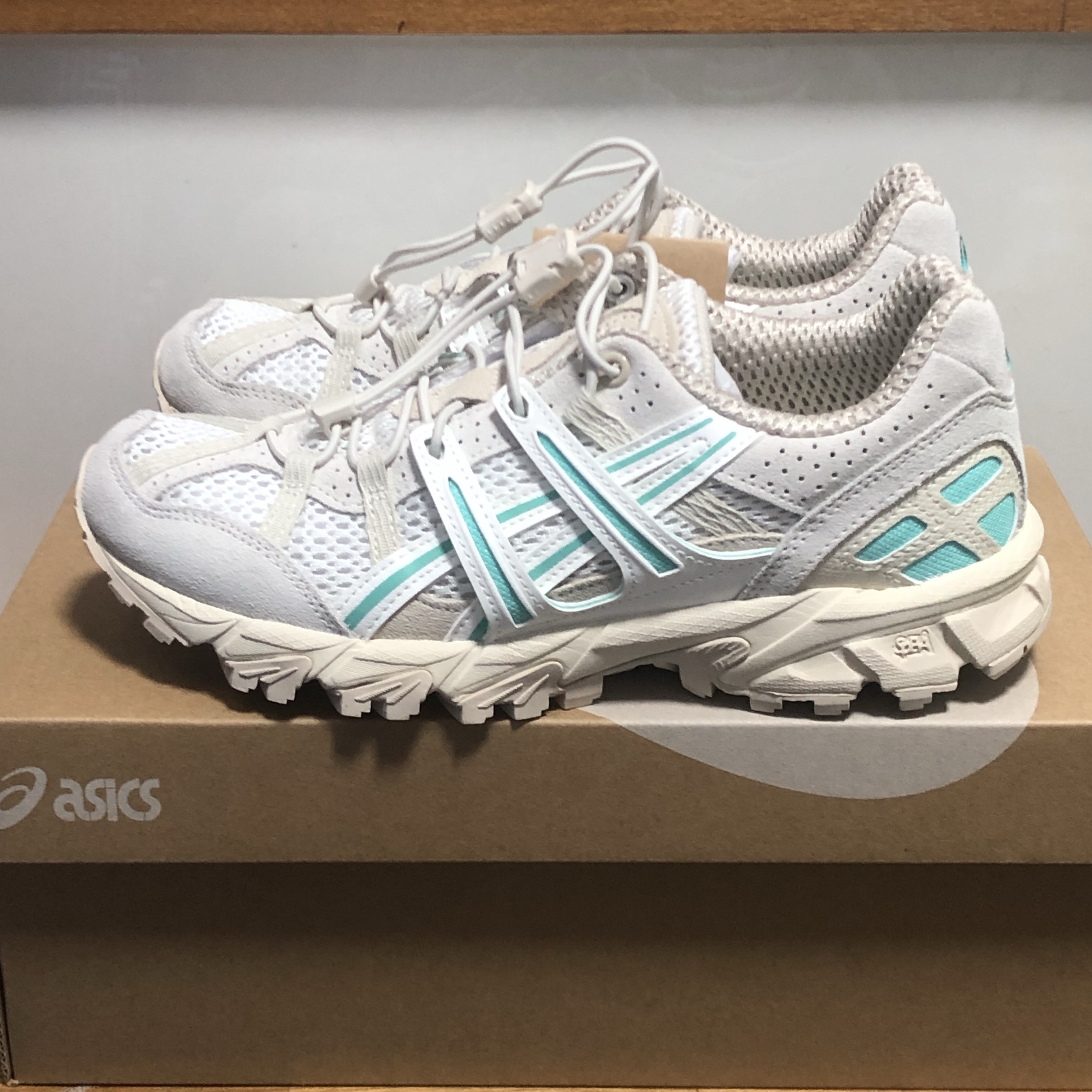 Asics Unlimited Gel-Sonoma 15-50 White Aqua 착용 스타일